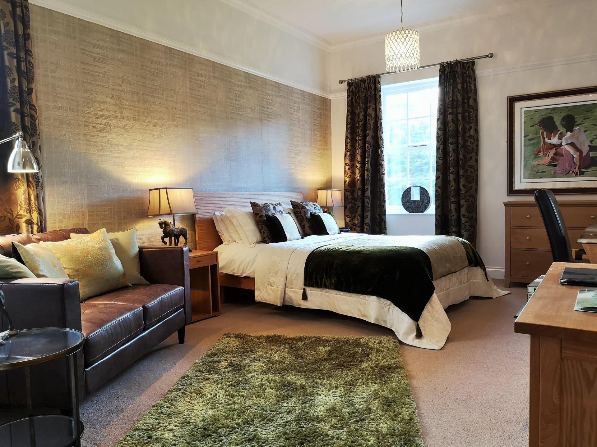 The Maple Suite at Glangwili Mansion Luxury Bed & 