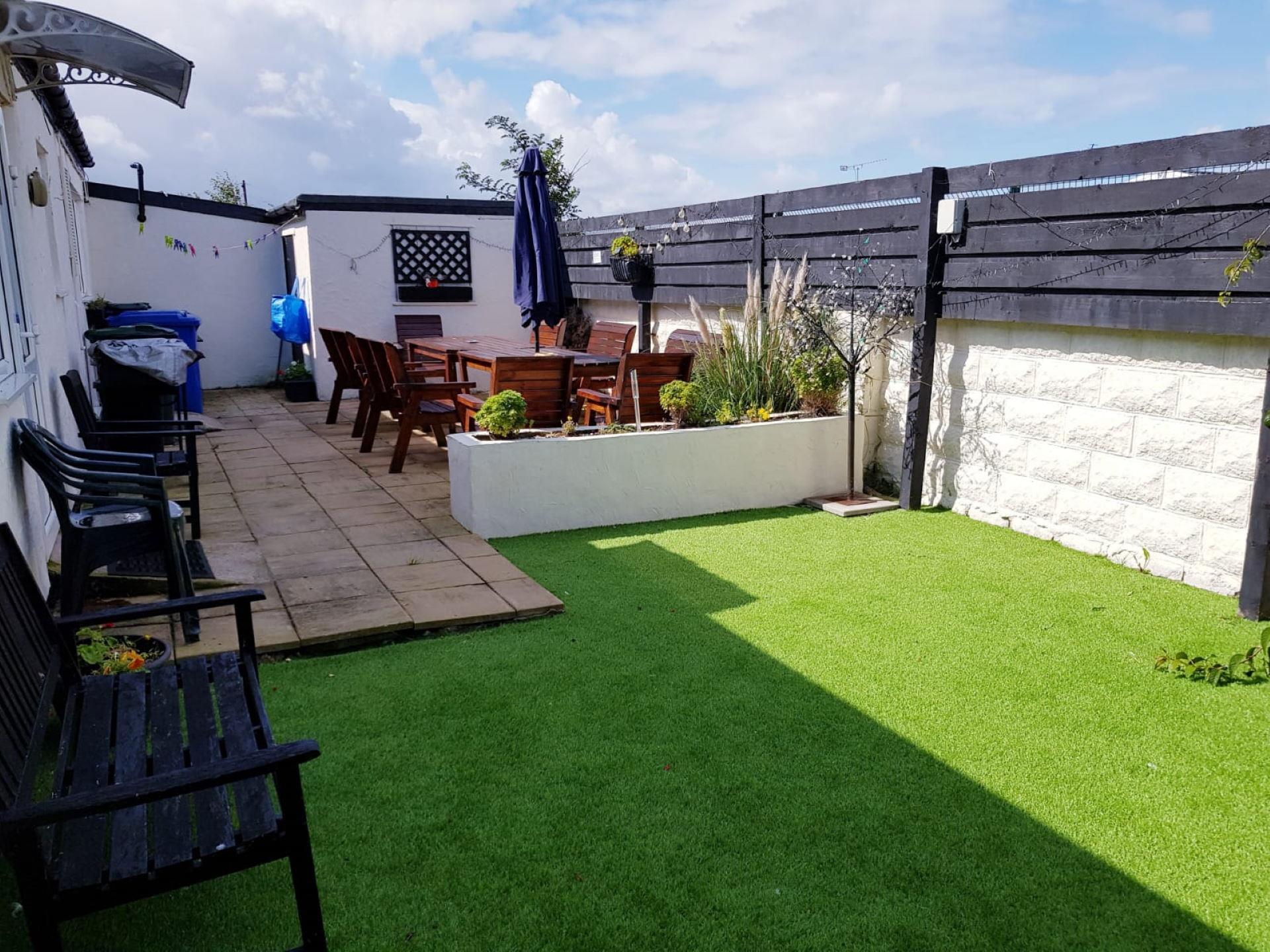 Beach Bungalow secure rear garden with Astro turf 