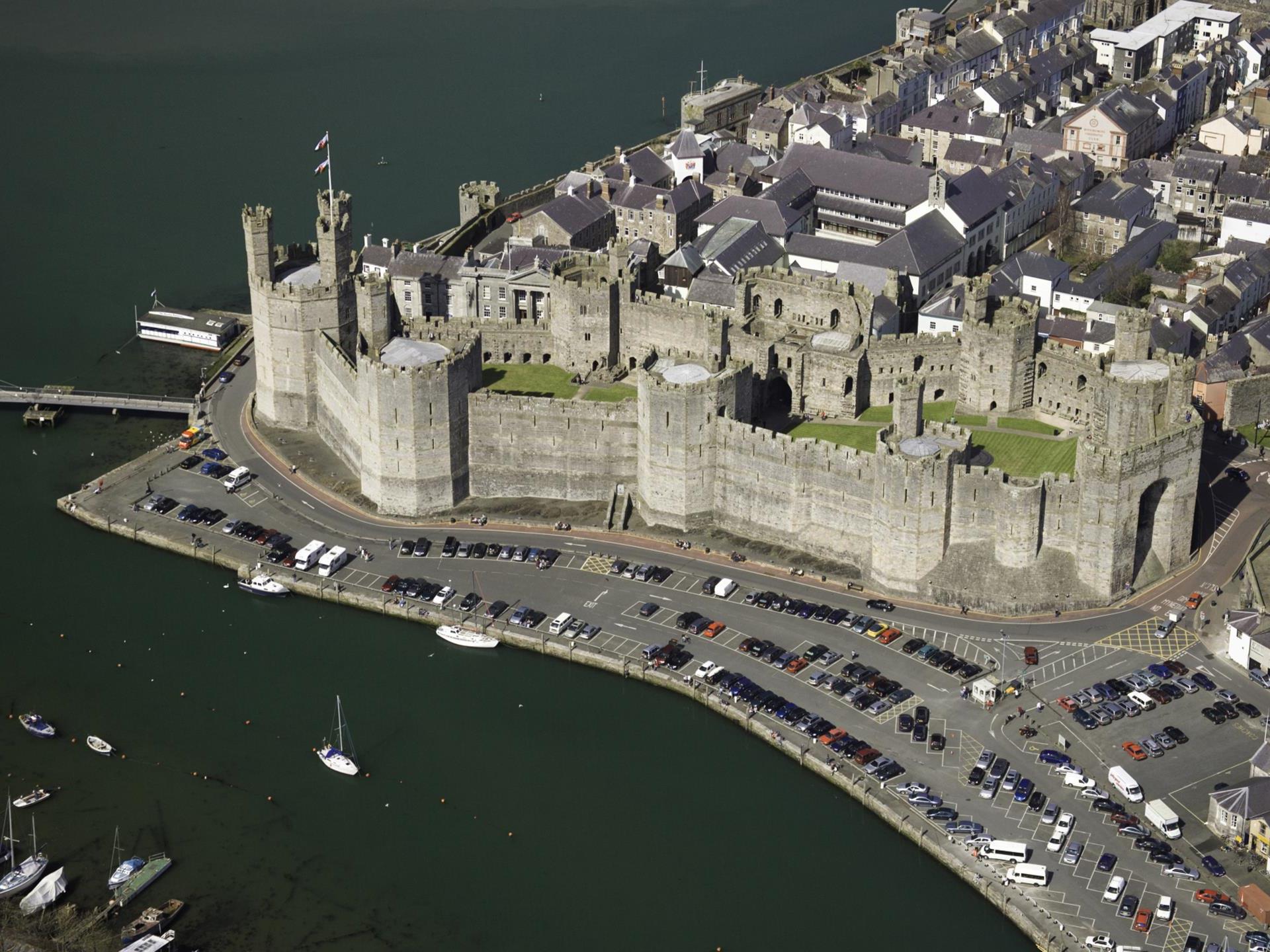 Caernafon Castle 17.06.22, Caernarfon Castle (Welsh: Castel…