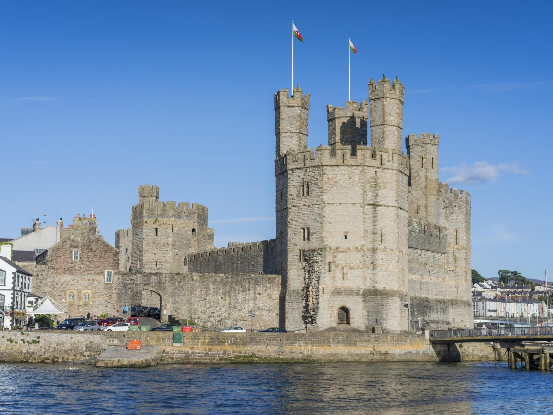 Caernafon Castle 17.06.22, Caernarfon Castle (Welsh: Castel…