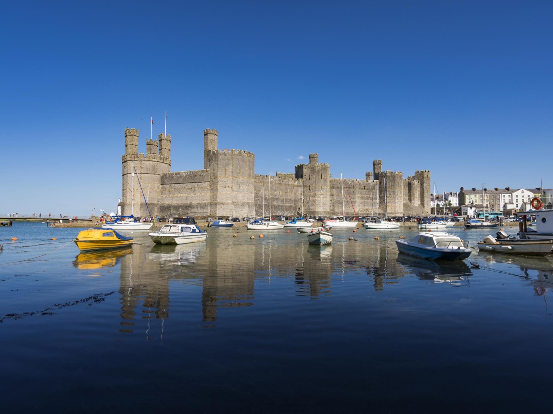 Caernafon Castle 17.06.22, Caernarfon Castle (Welsh: Castel…