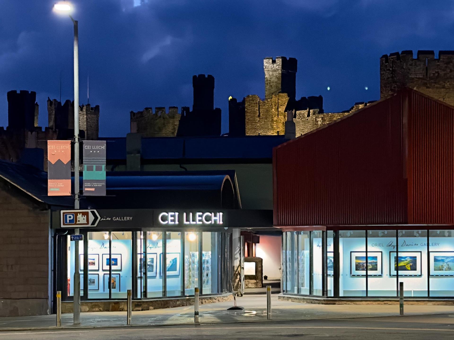 Glyn's new Caernarfon gallery at dusk 