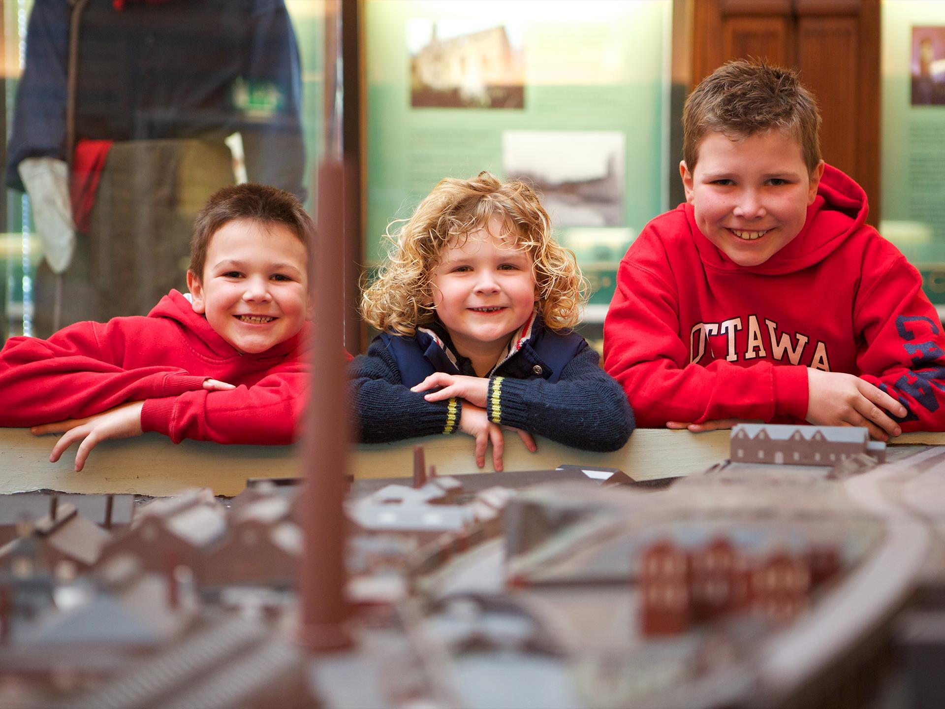 Young visitors during Copperopolis exhibition