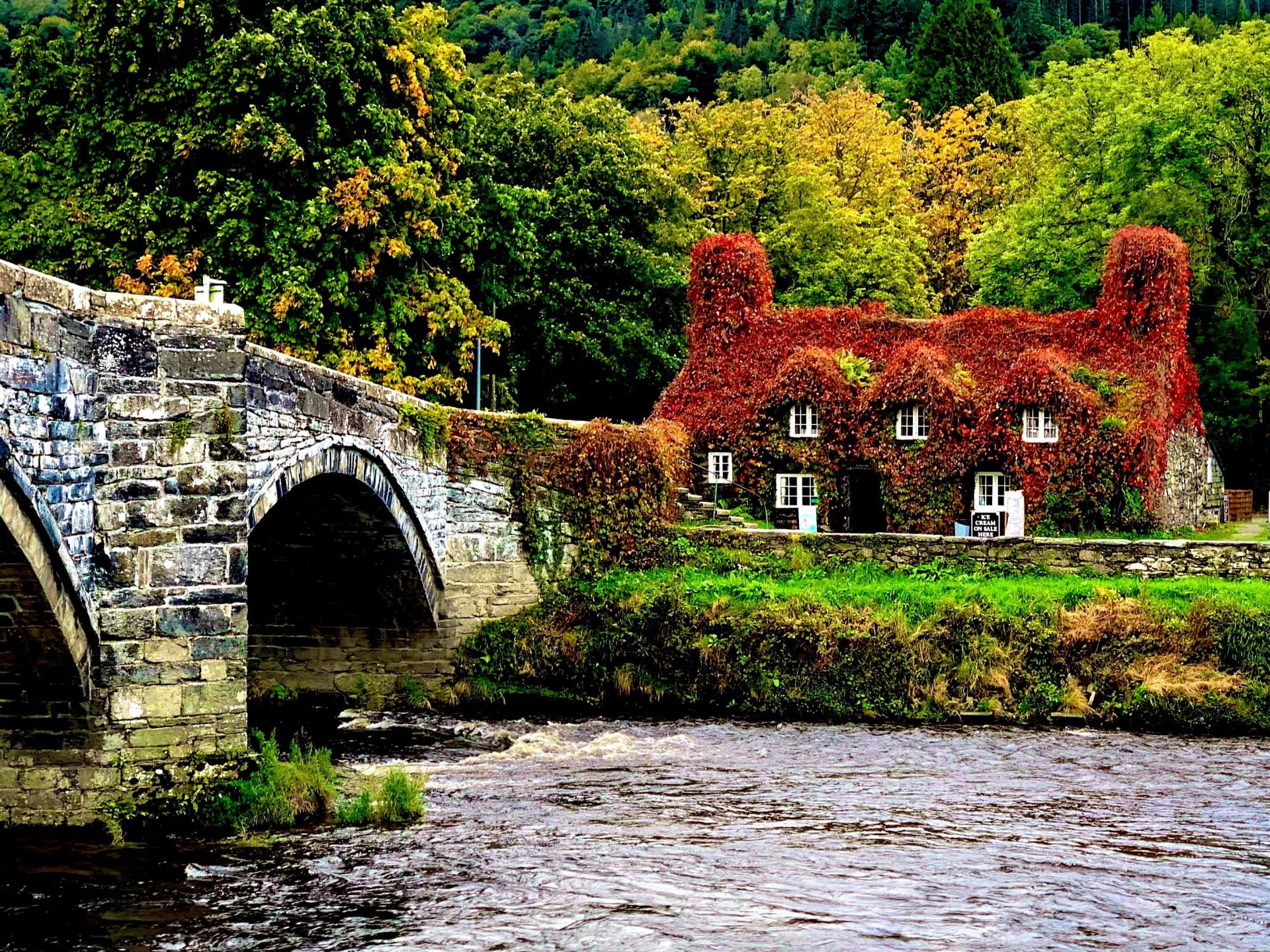 Autumnal Exterior of Tu Hwnt i'r Bont