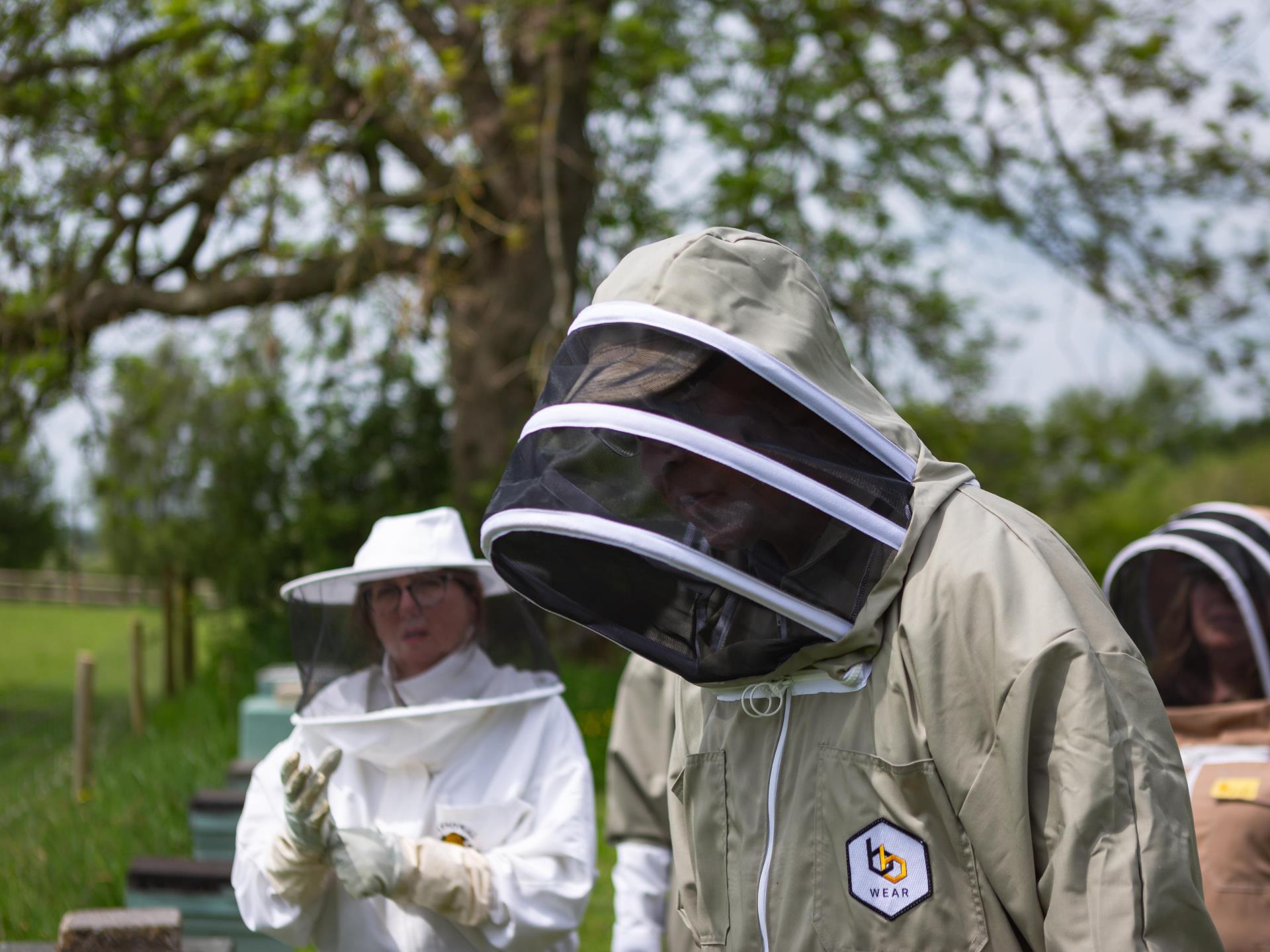 beekeeping suits for all shapes and sizes