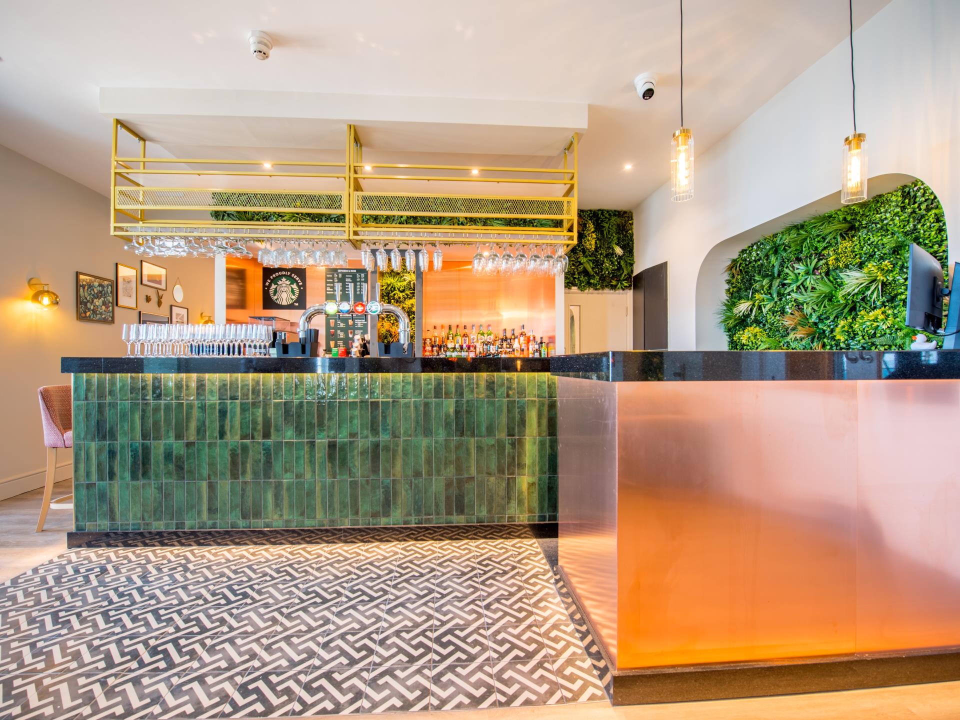 Essence Bar