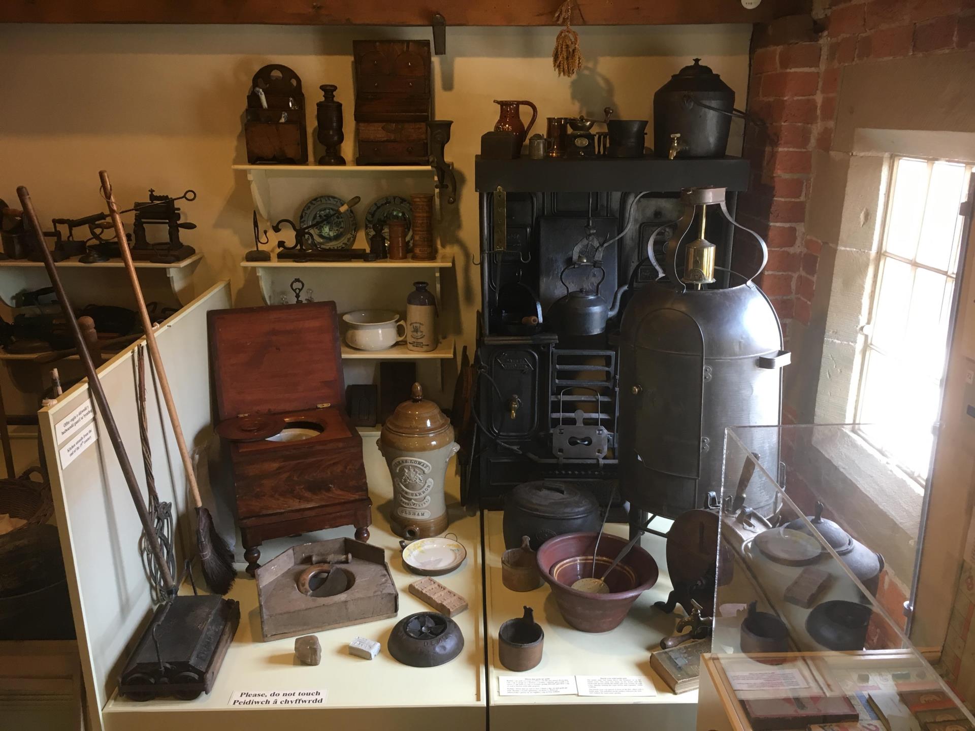 Y Lanfa - Victorian home exhibit