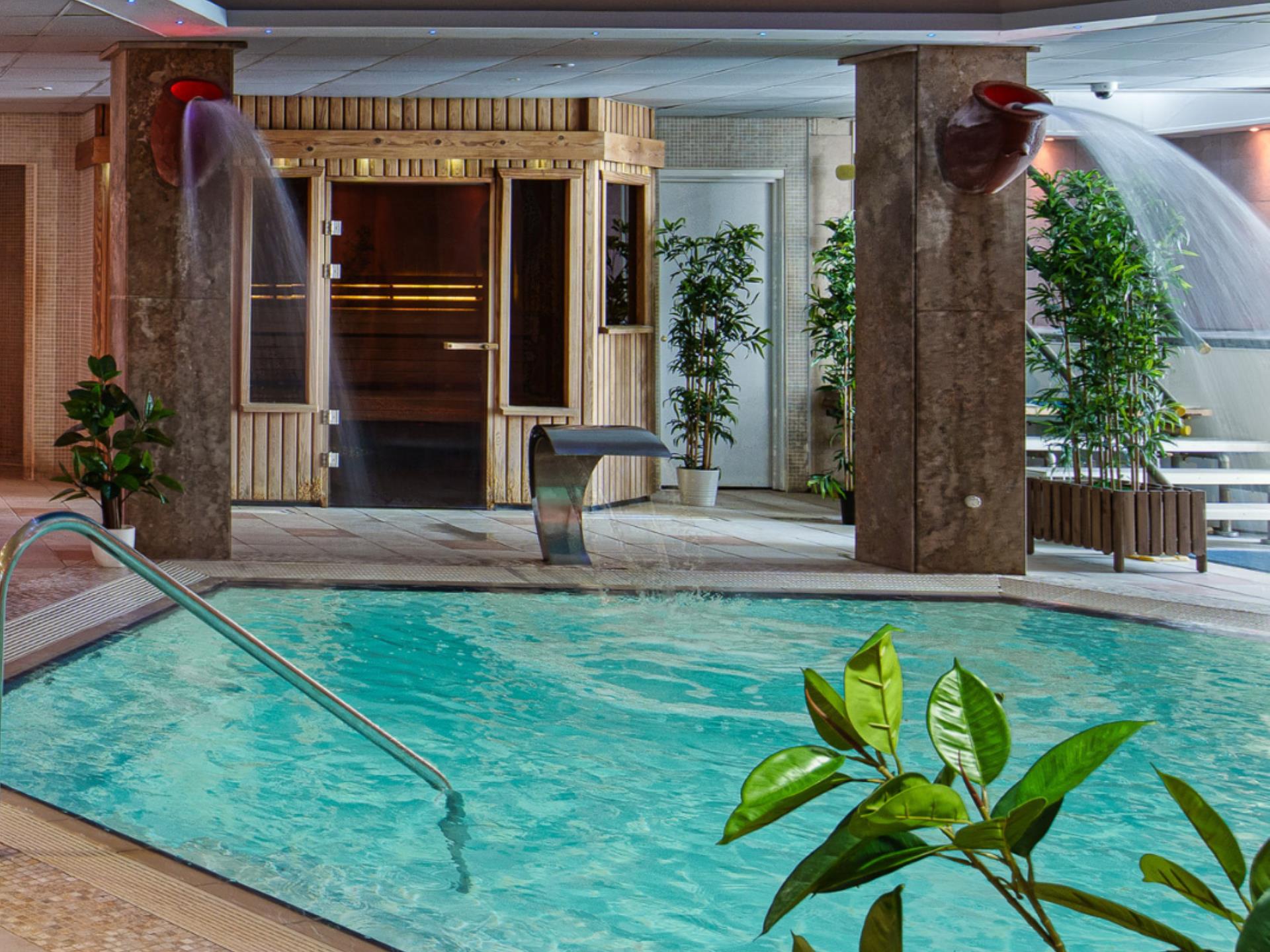 Spa Pool Room