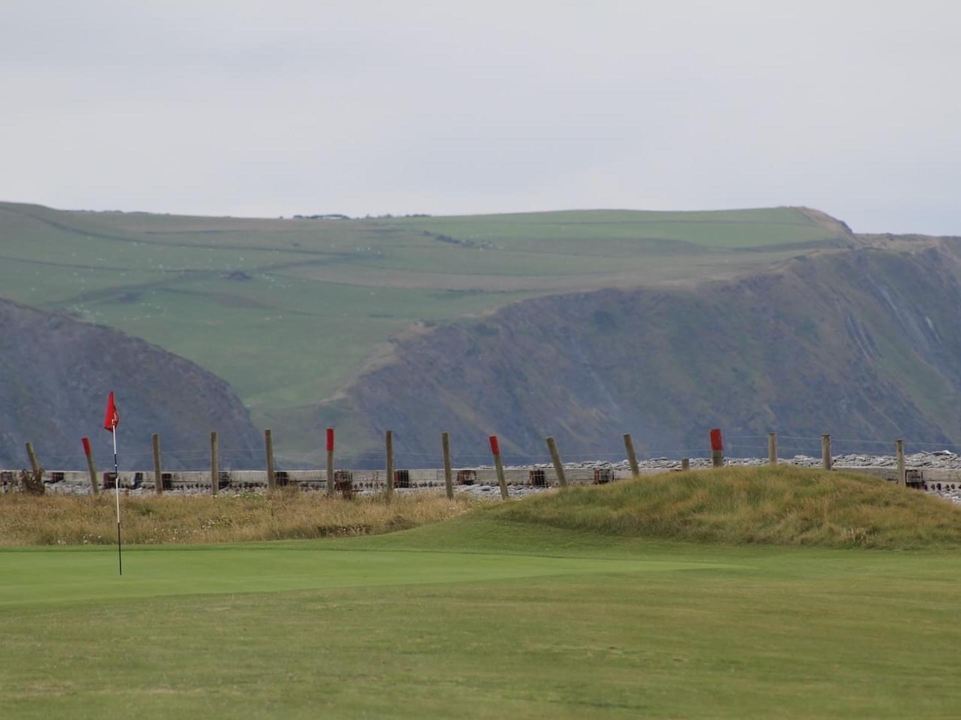 Borth & Ynyslas Golf Club 