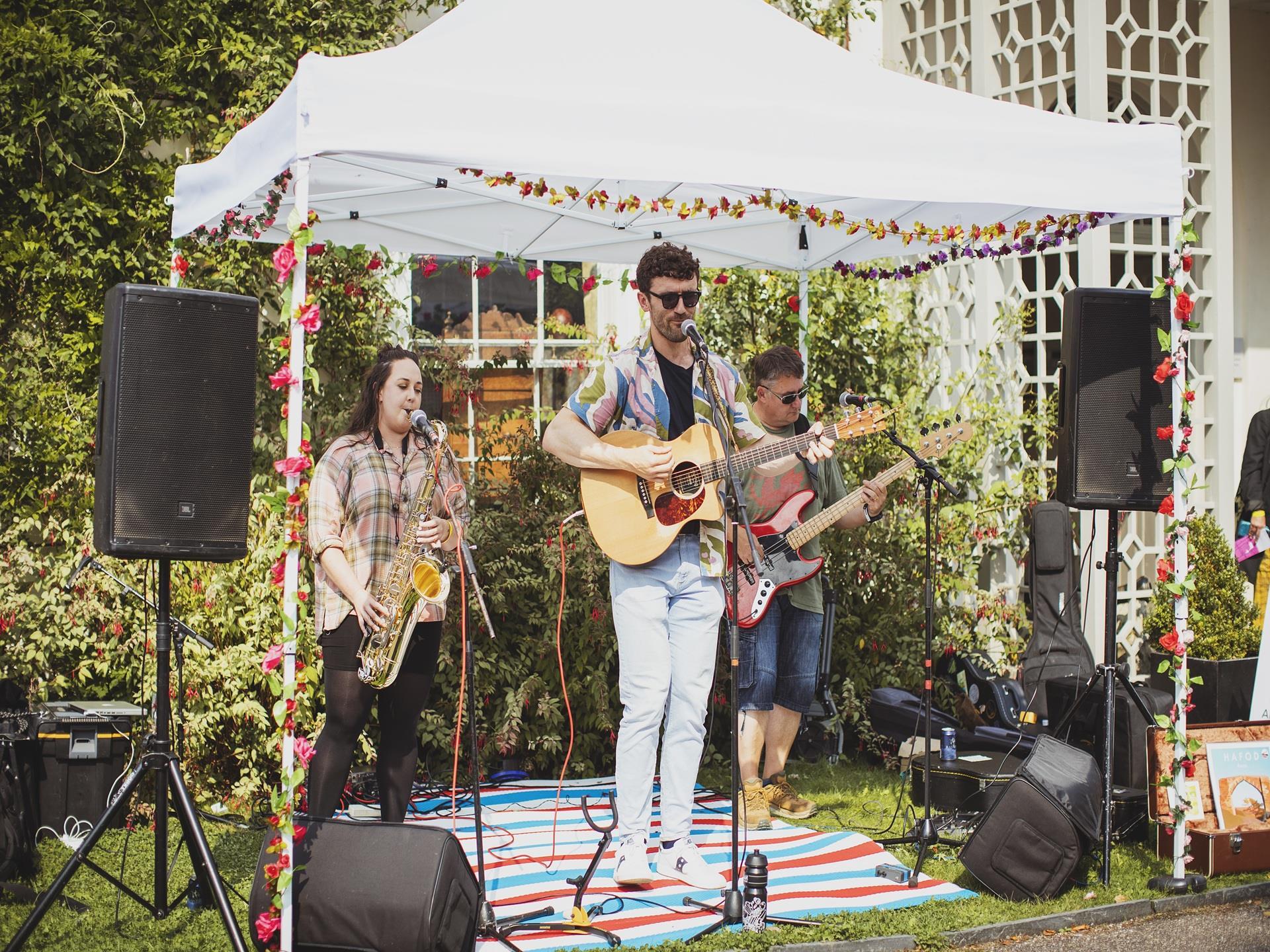 Live Music with great vibes