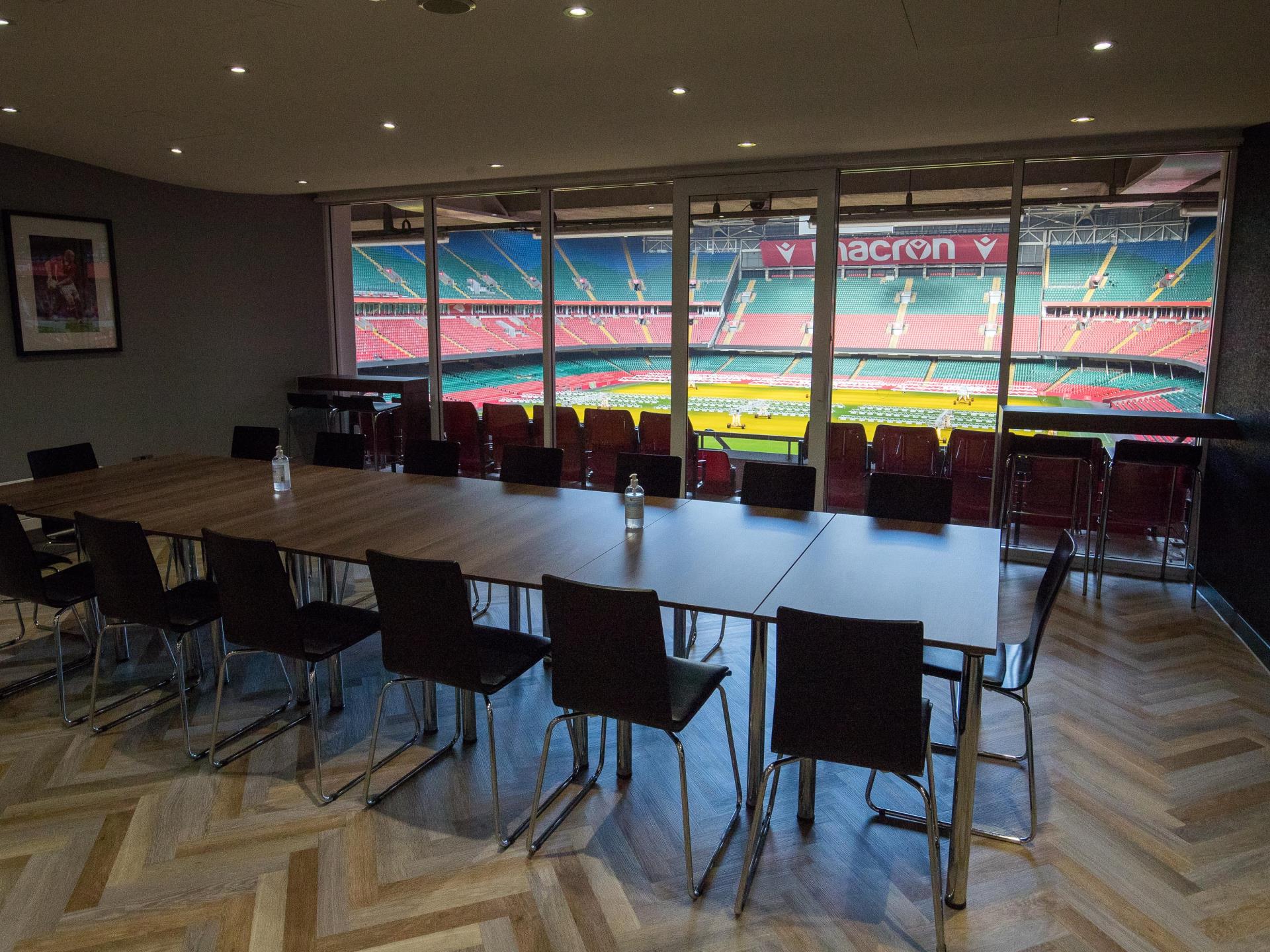 Double Suite - Board Meeting 