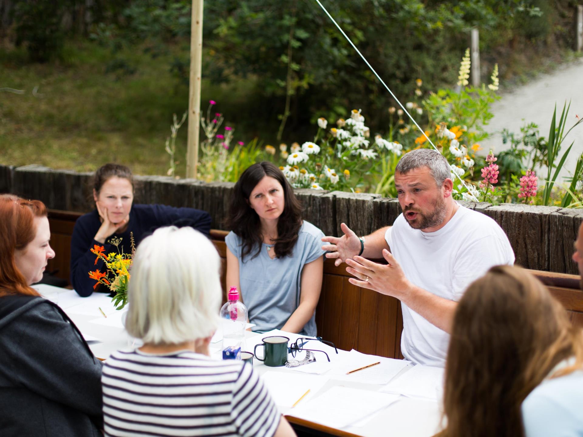 Meeting on the pub terrace (photo: Sarah Falugo)