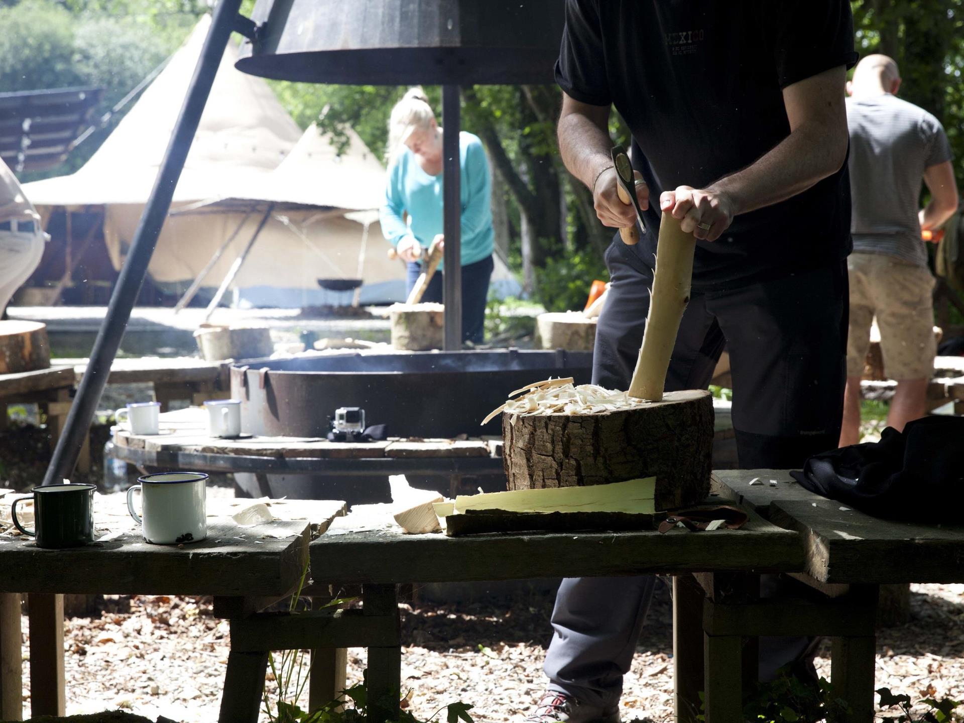 Bushcraft around the firepit (photo:Sarah Falugo)