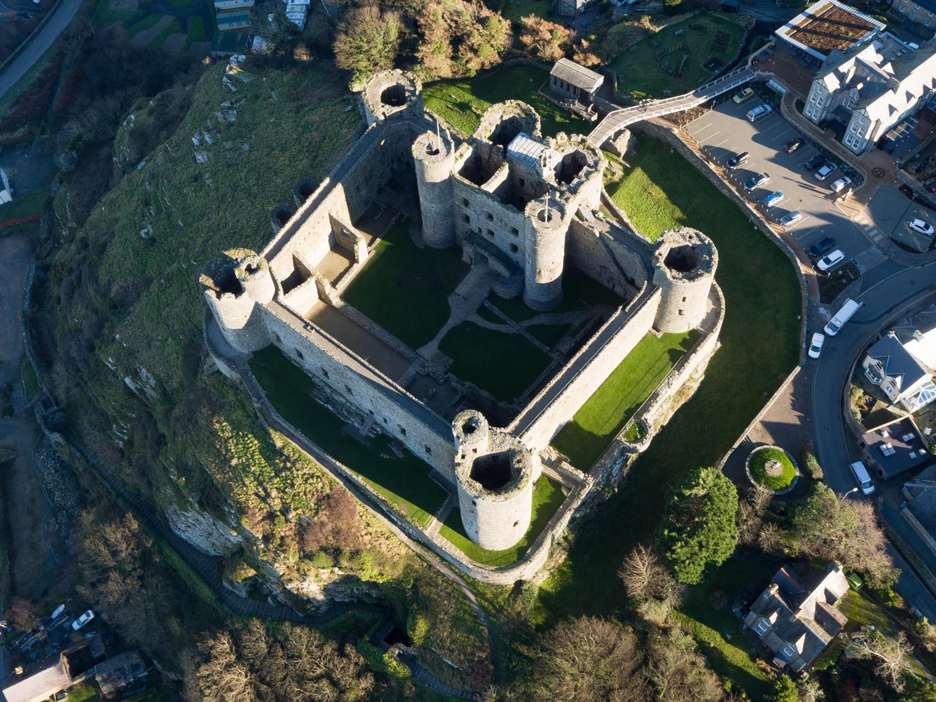 Castle part. Замок Харлех. Замок Харлех реконструкции. Замок Харлех стронгхолд. Замок Харлек реконструкция.