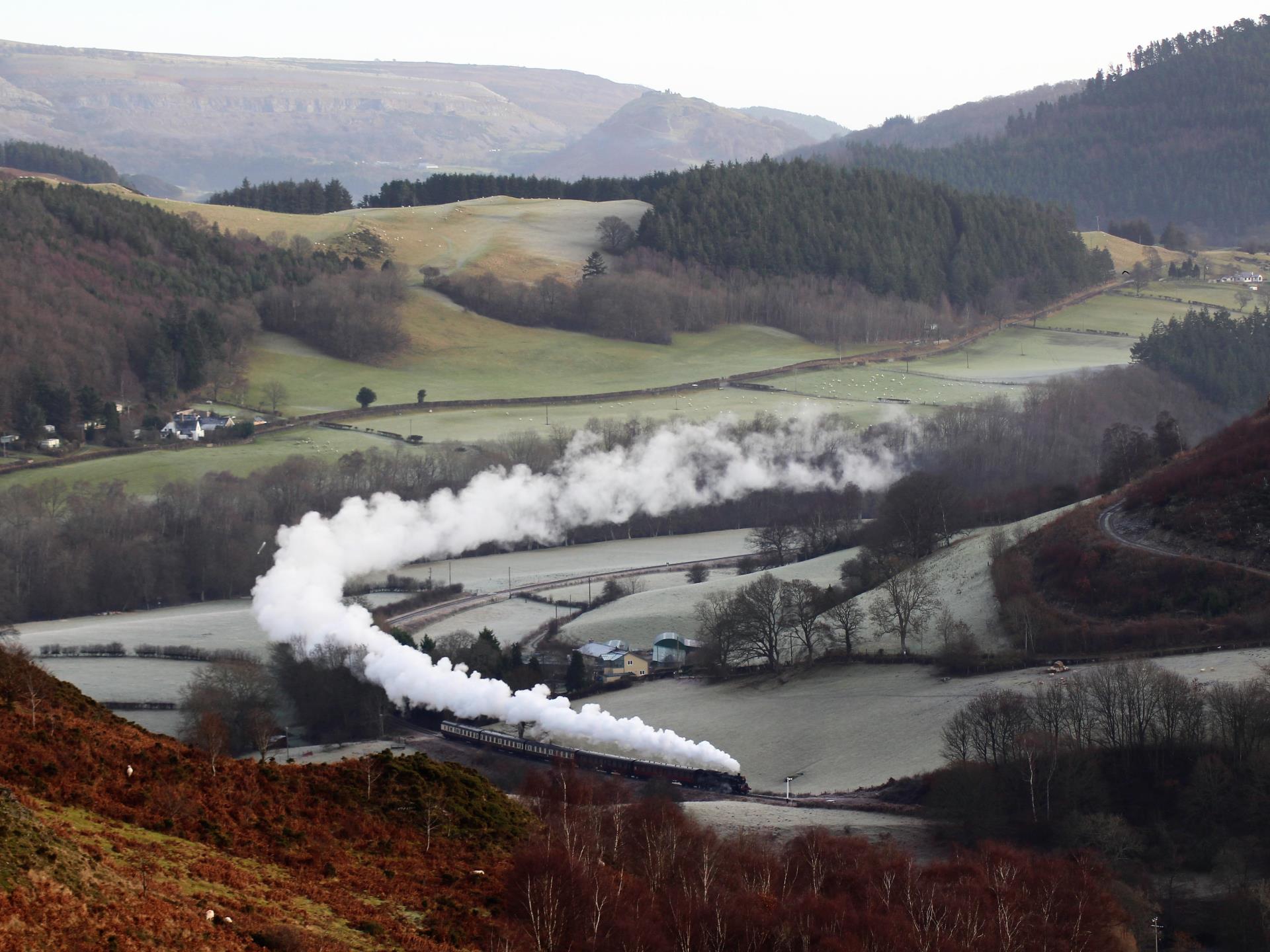 Steaming through the beautiful Dee Valley