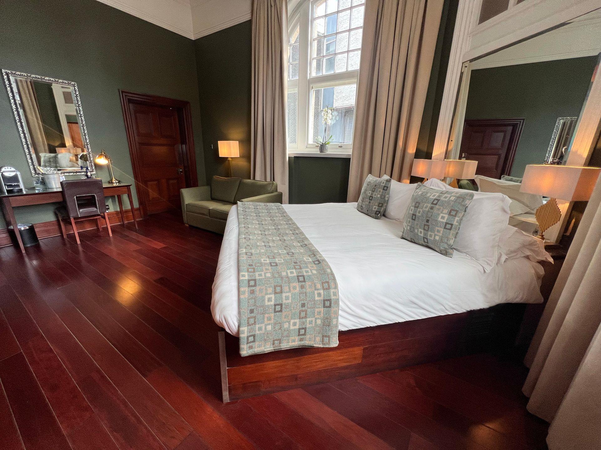 Zeta is a family room with a King bed and sofa bed
