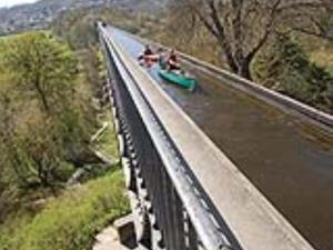 Poncysyllte Aqueduct Canoeing