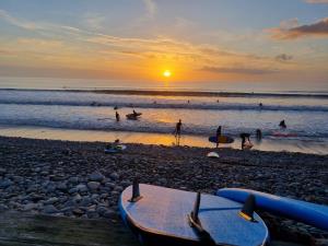 Sunset surf lesson