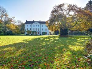 Plas Glansefin - Glansevin Mansion in the Autumn