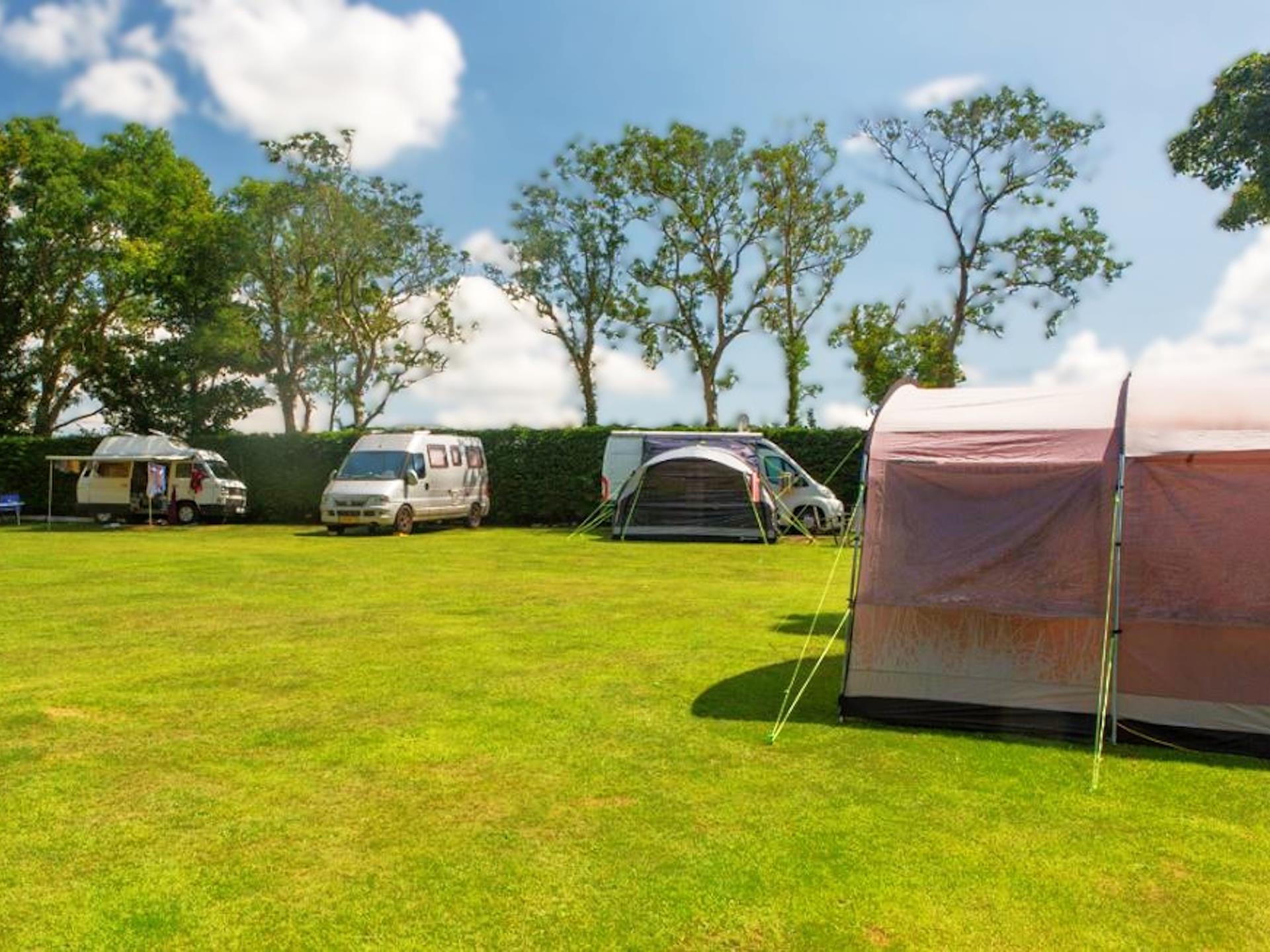 Llys Derwen Caravan & Camping Site