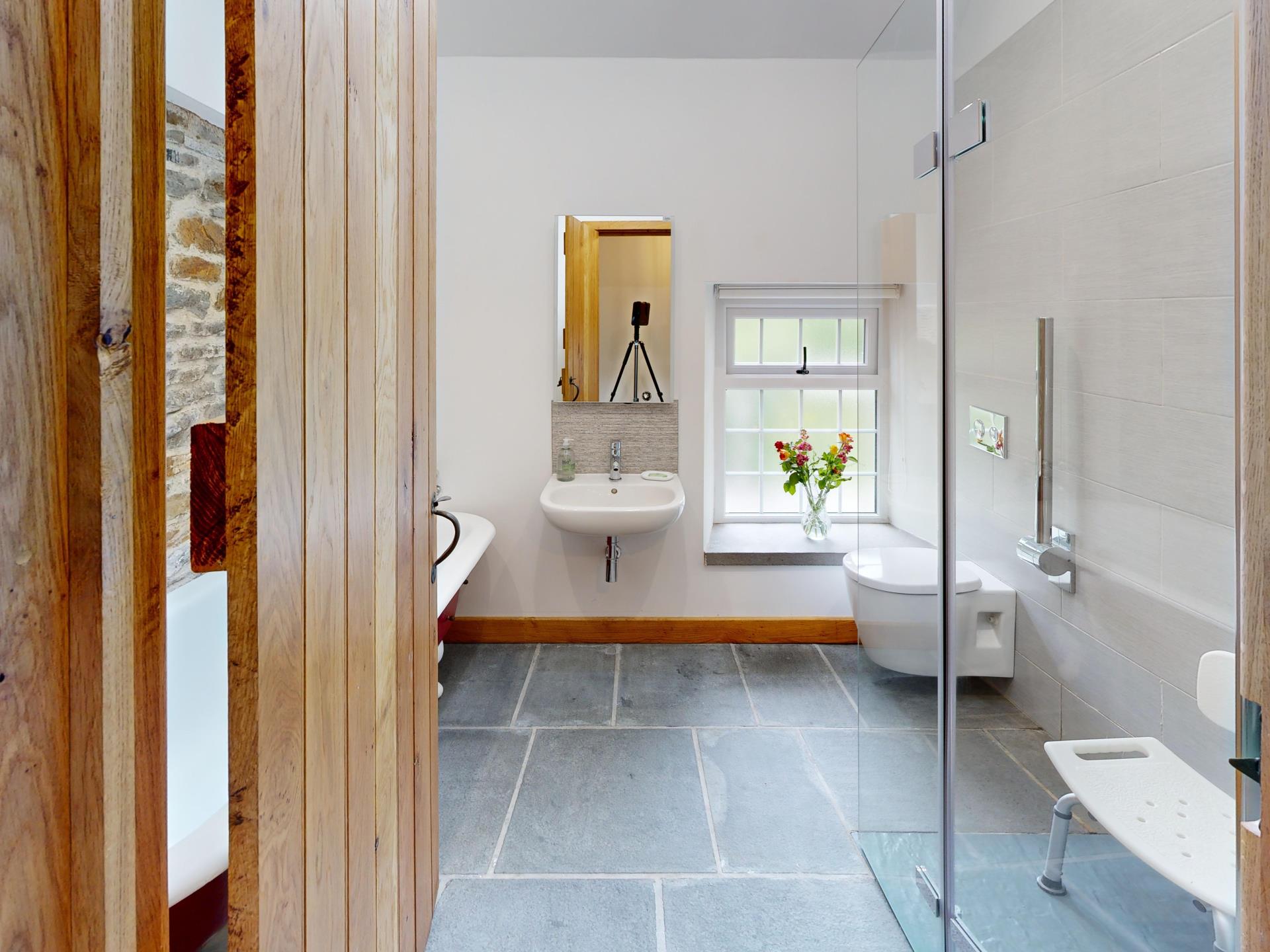 Nant Y Plas: walk-in rainfall shower