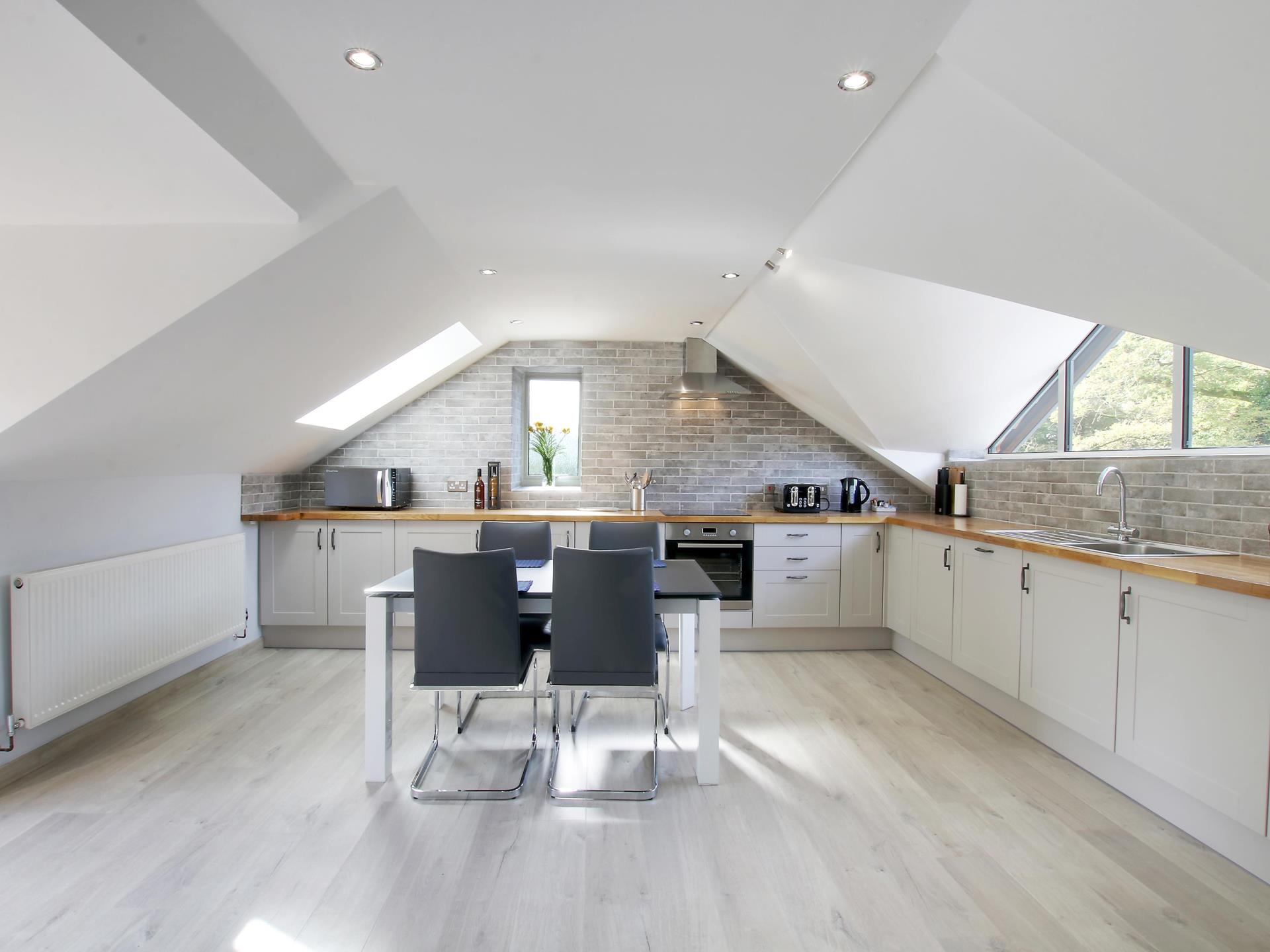 Ty Gambo: Spacious Contemporary Kitchen