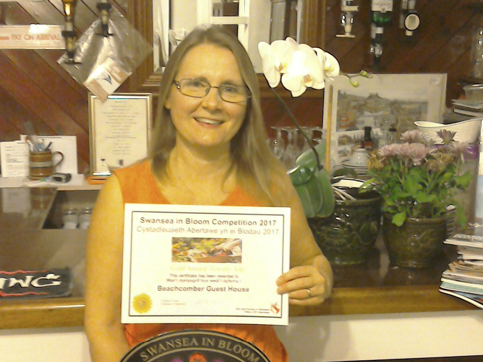 Debbie with her award for 2017