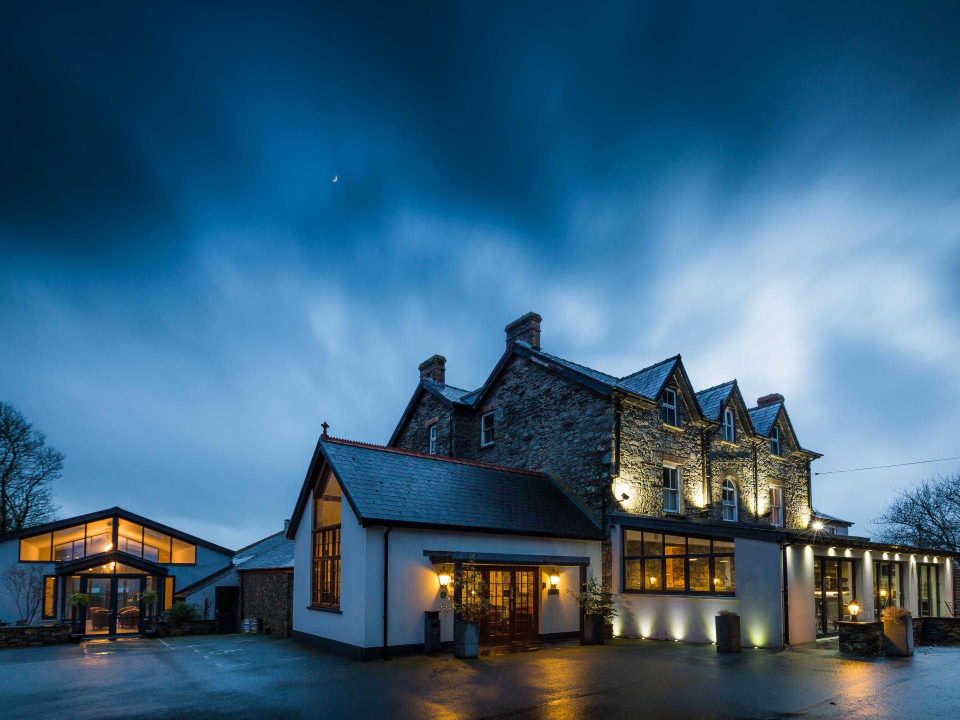 Wolfscastle Country Hotel & Spa