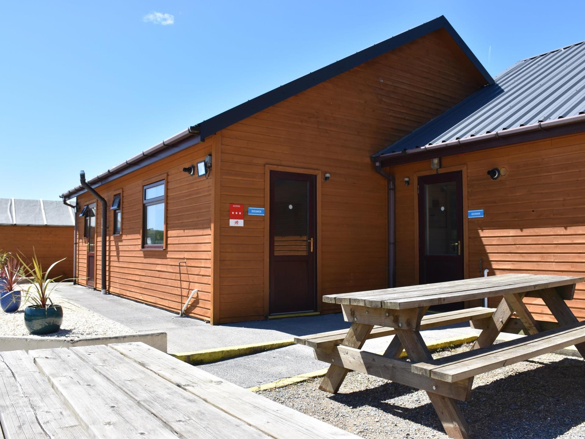 Bunkhouse Lodges (exterior)