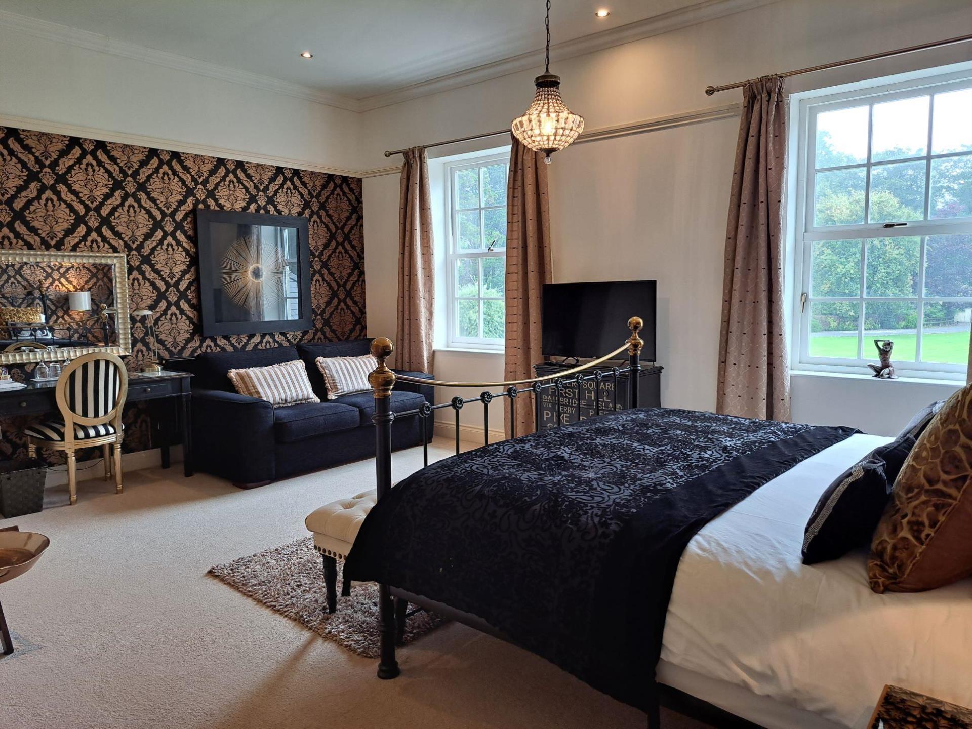 The Copper Beech Suite at Glangwili Mansion 