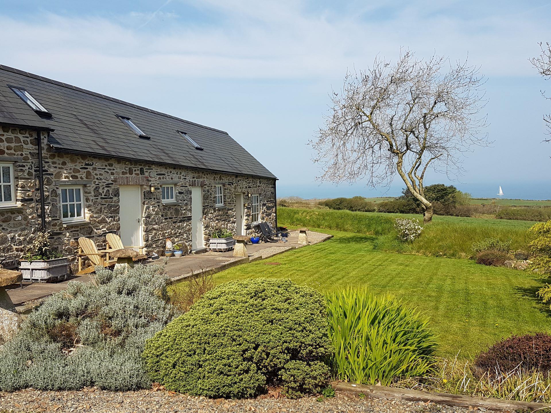 Yr Hafan-Pencaer Cottage with sea views