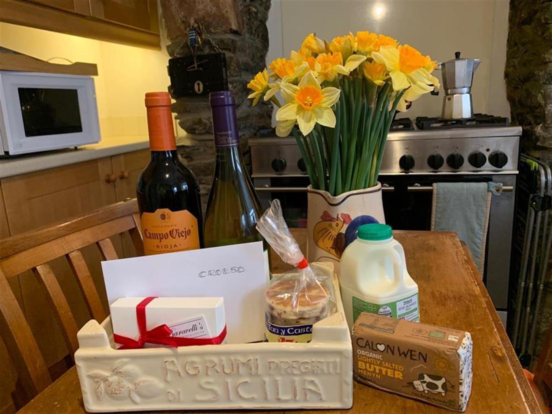 White-O-Morn welcome tray