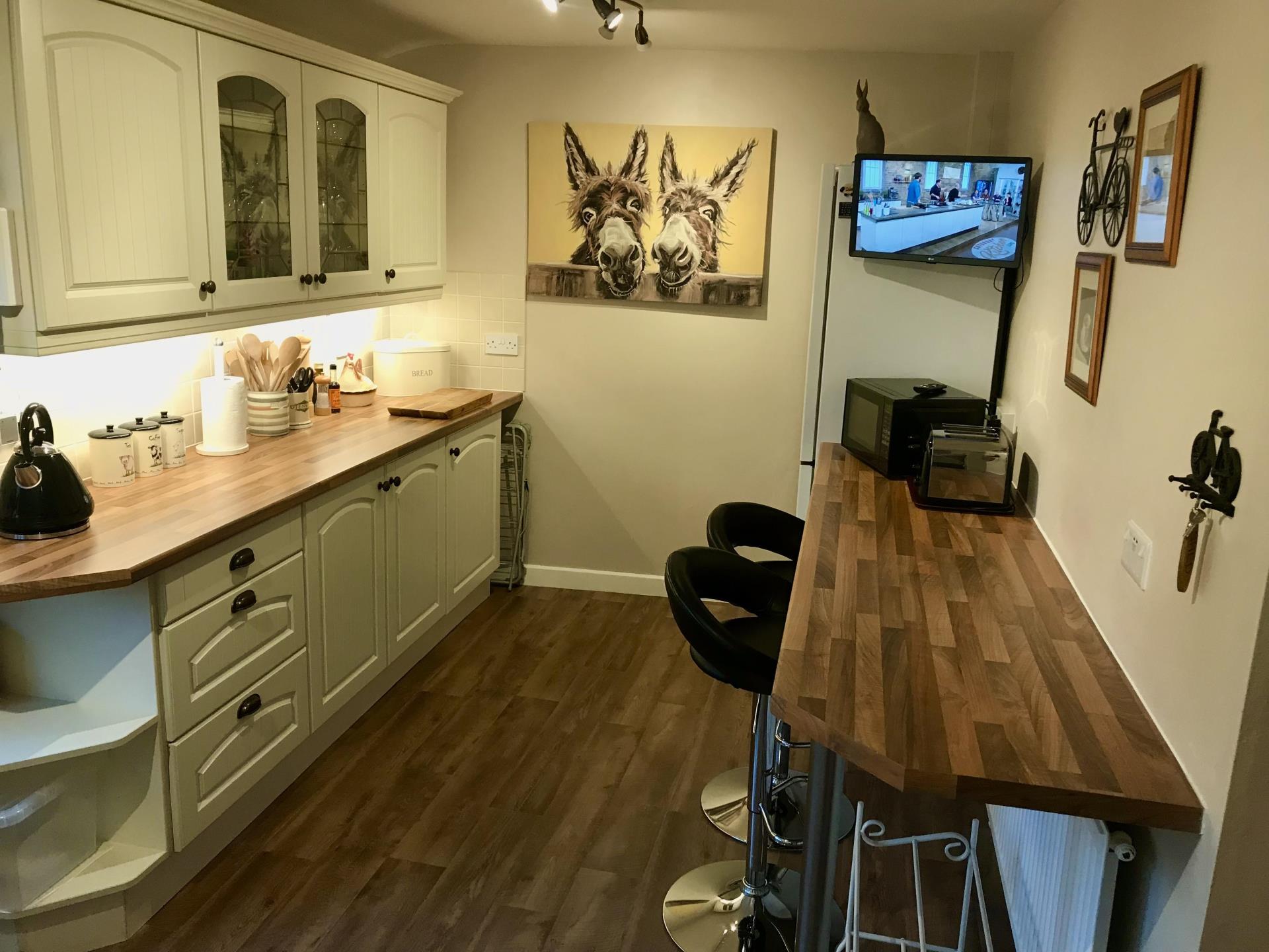 Kitchen and Breakfast Bar