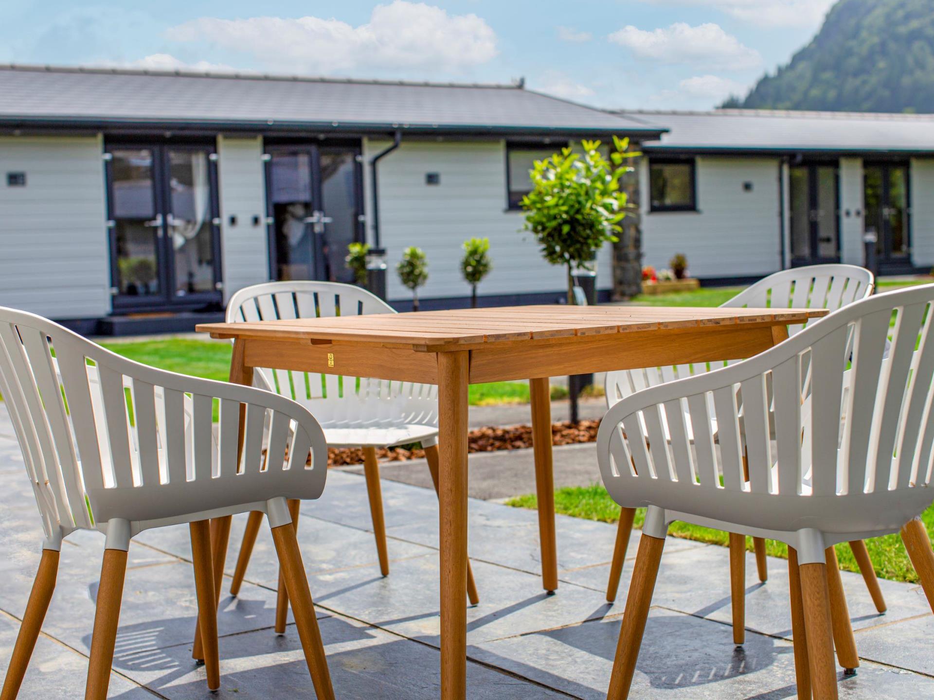 Outdoor dining terrace at Rwst Holiday Lodge Park