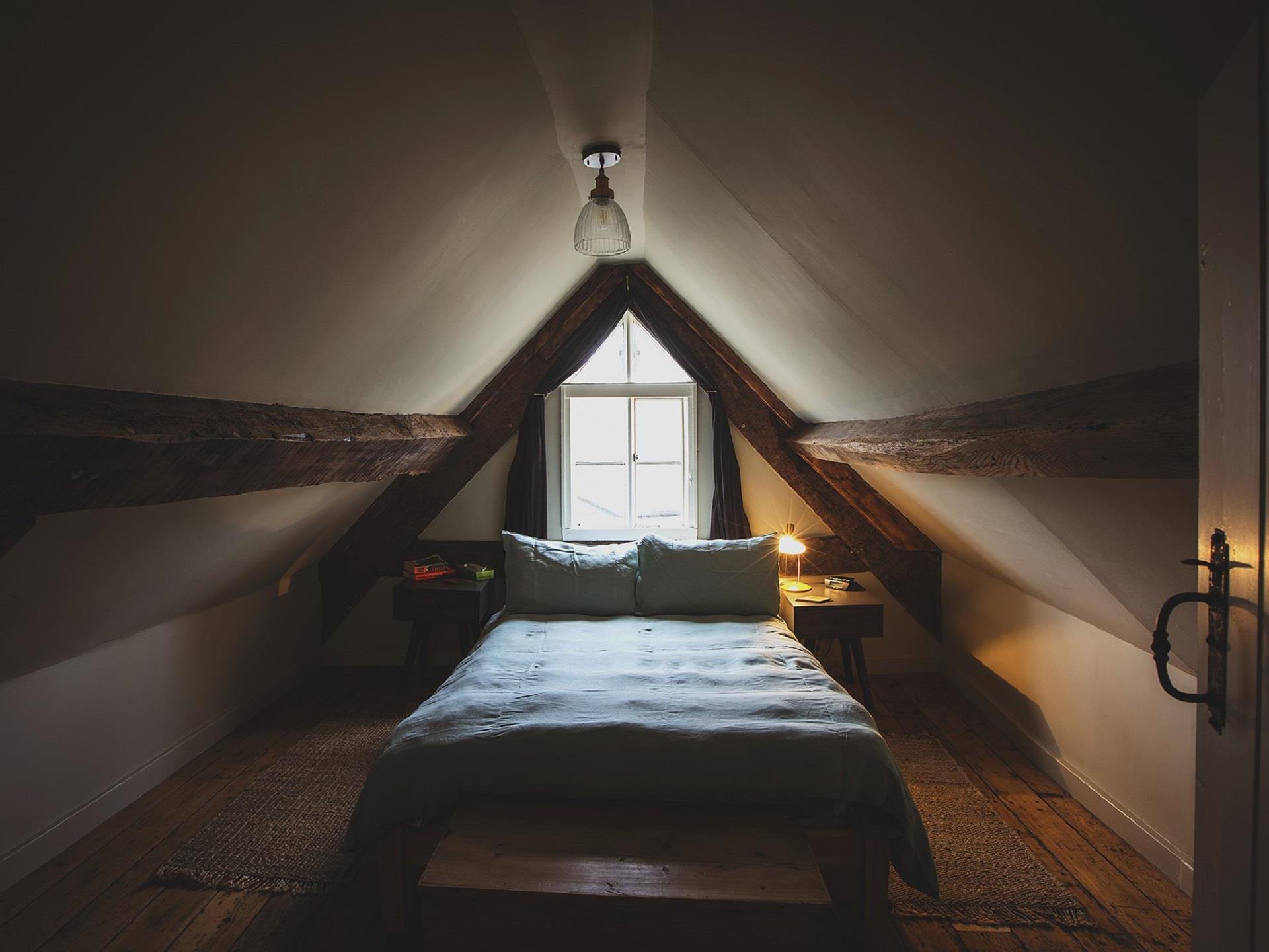 Cosy double room in the eaves