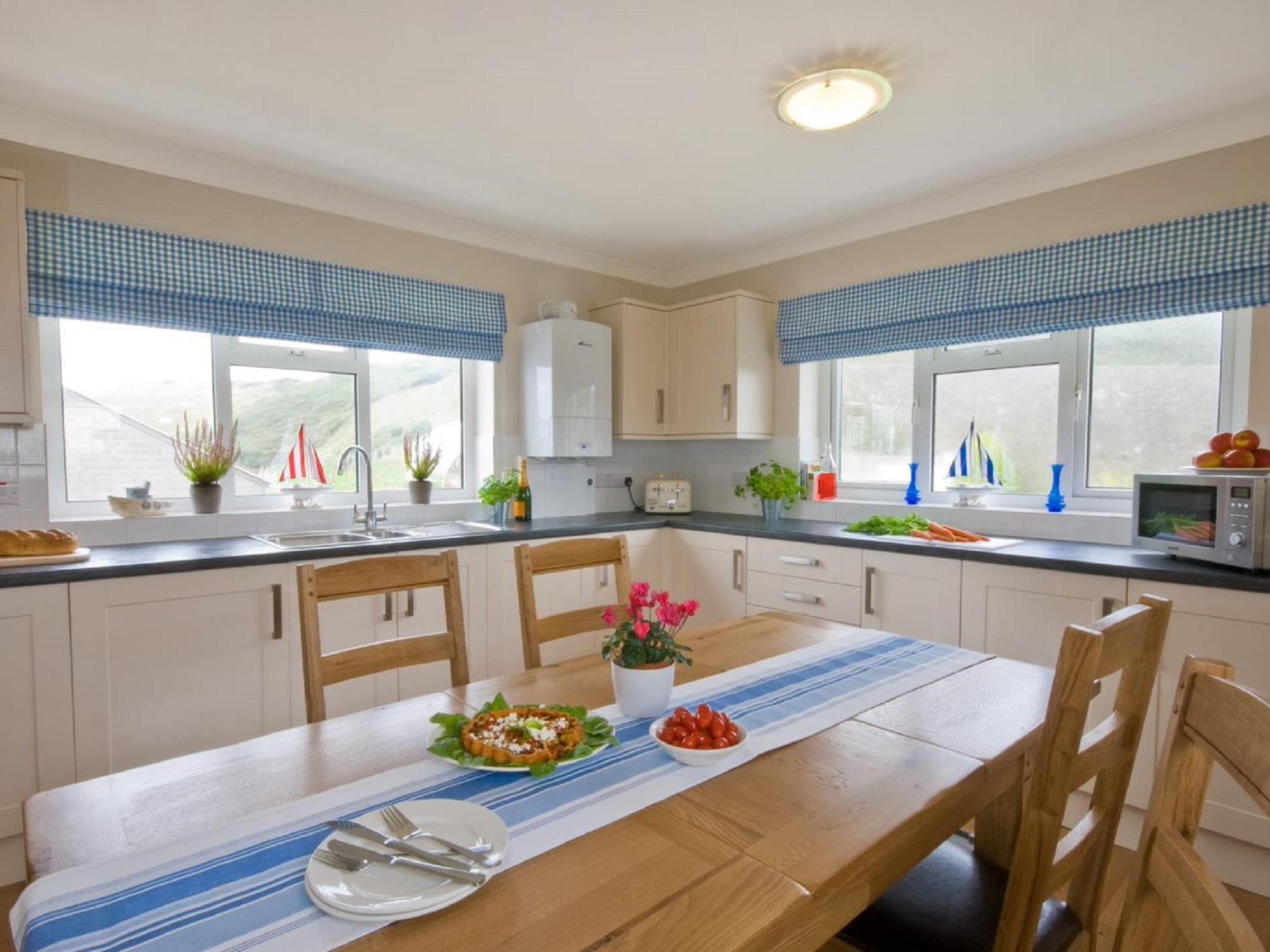 Hywyn Kitchen and Dining Area