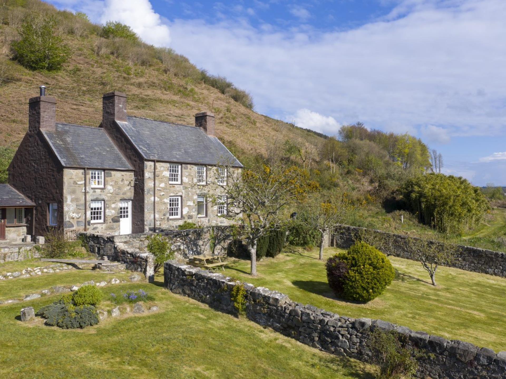 Tyn Y Parc Farmhouse, National Trust | VisitWales