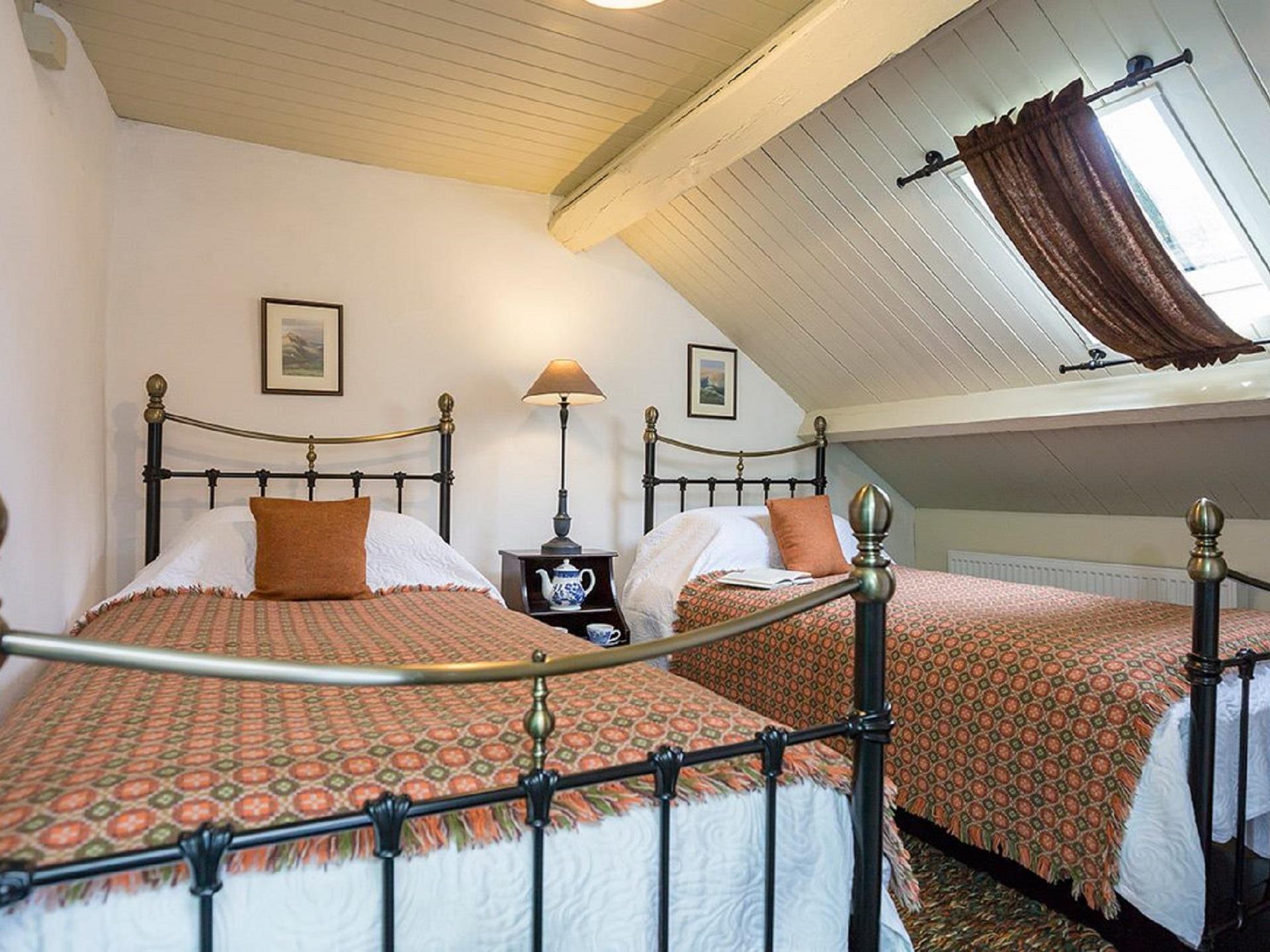 Hen Dy Twin Room