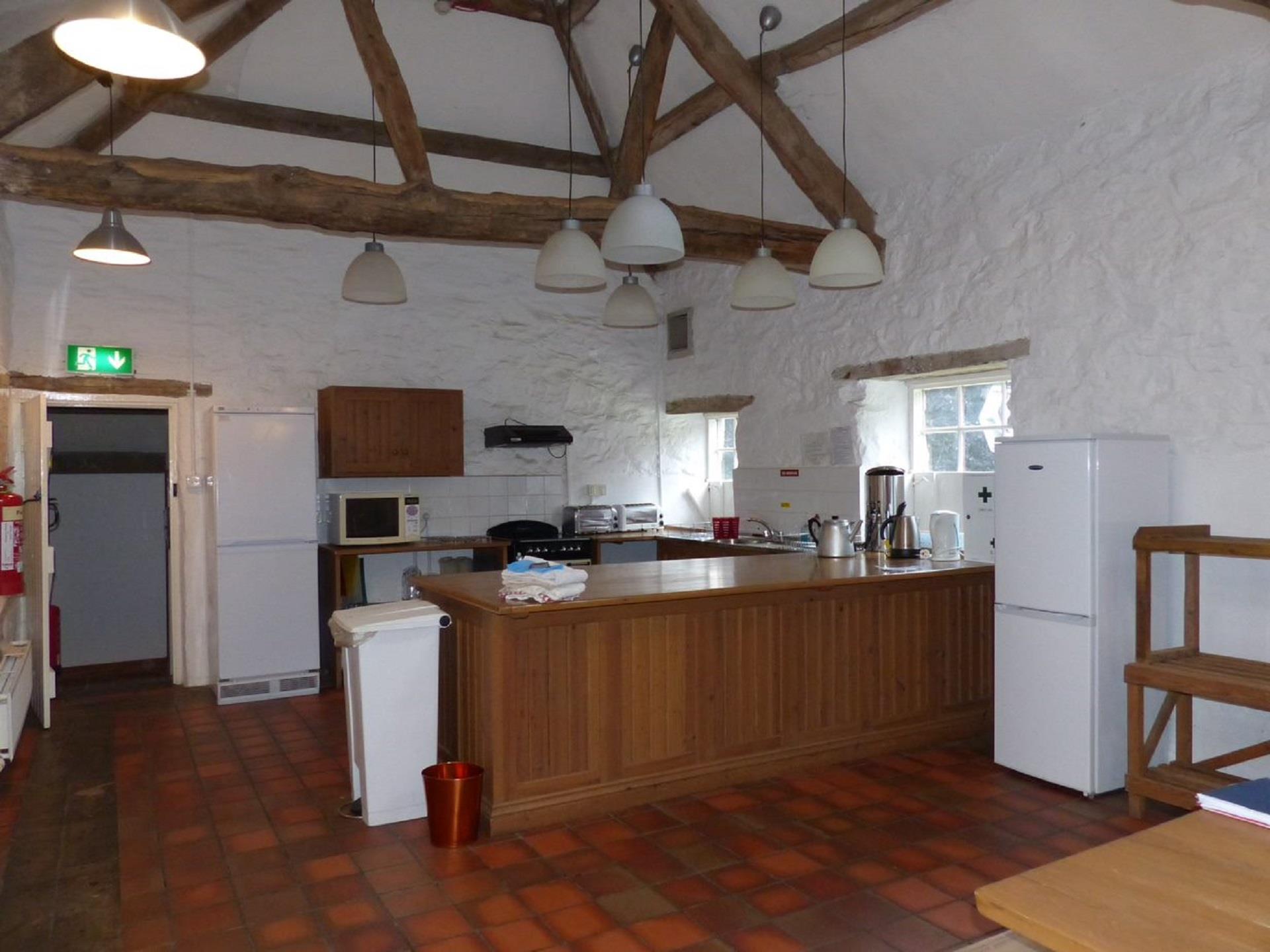 Hendre Isaf Bunkhouse Kitchen