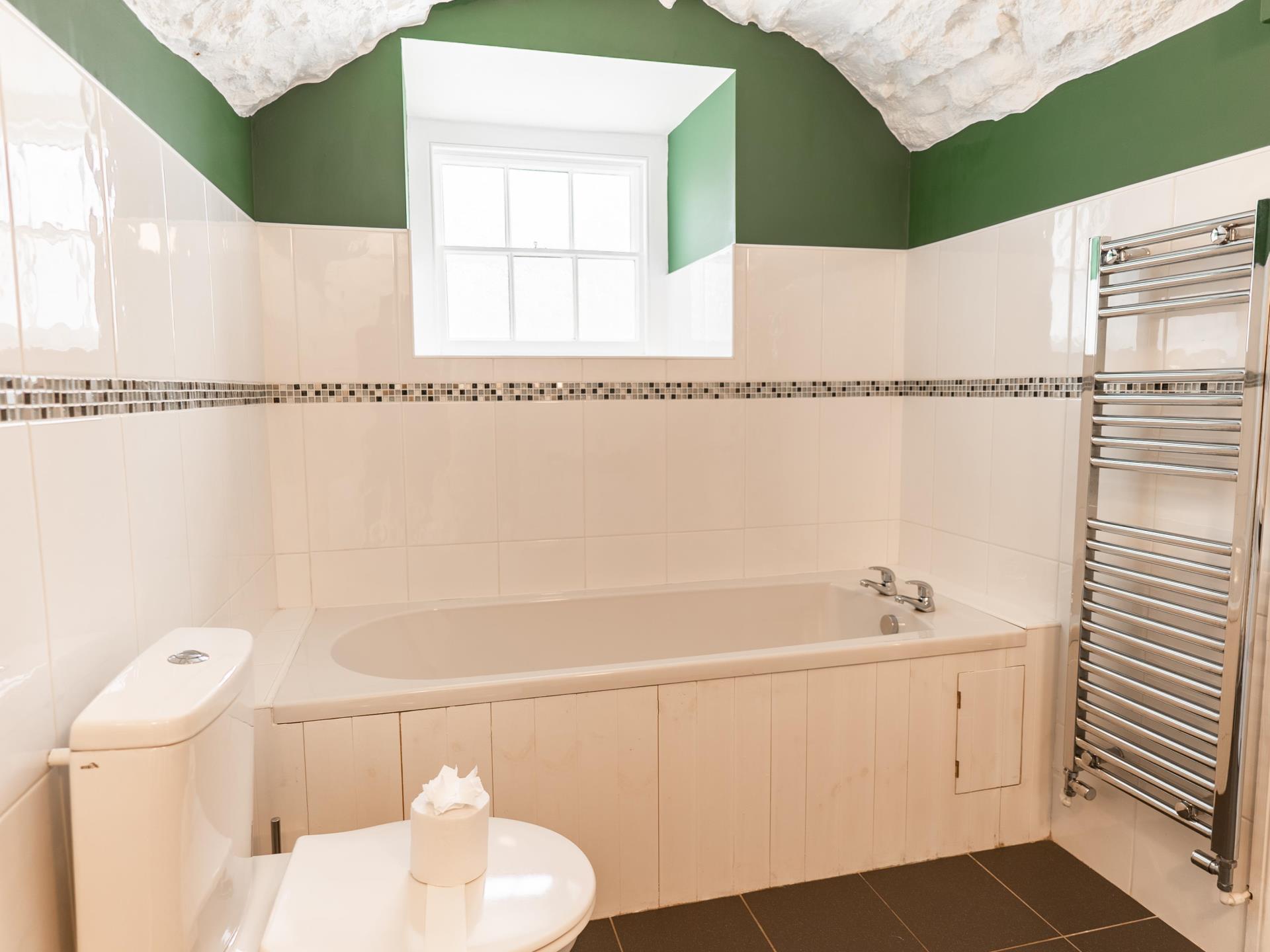 The Elms Bathroom