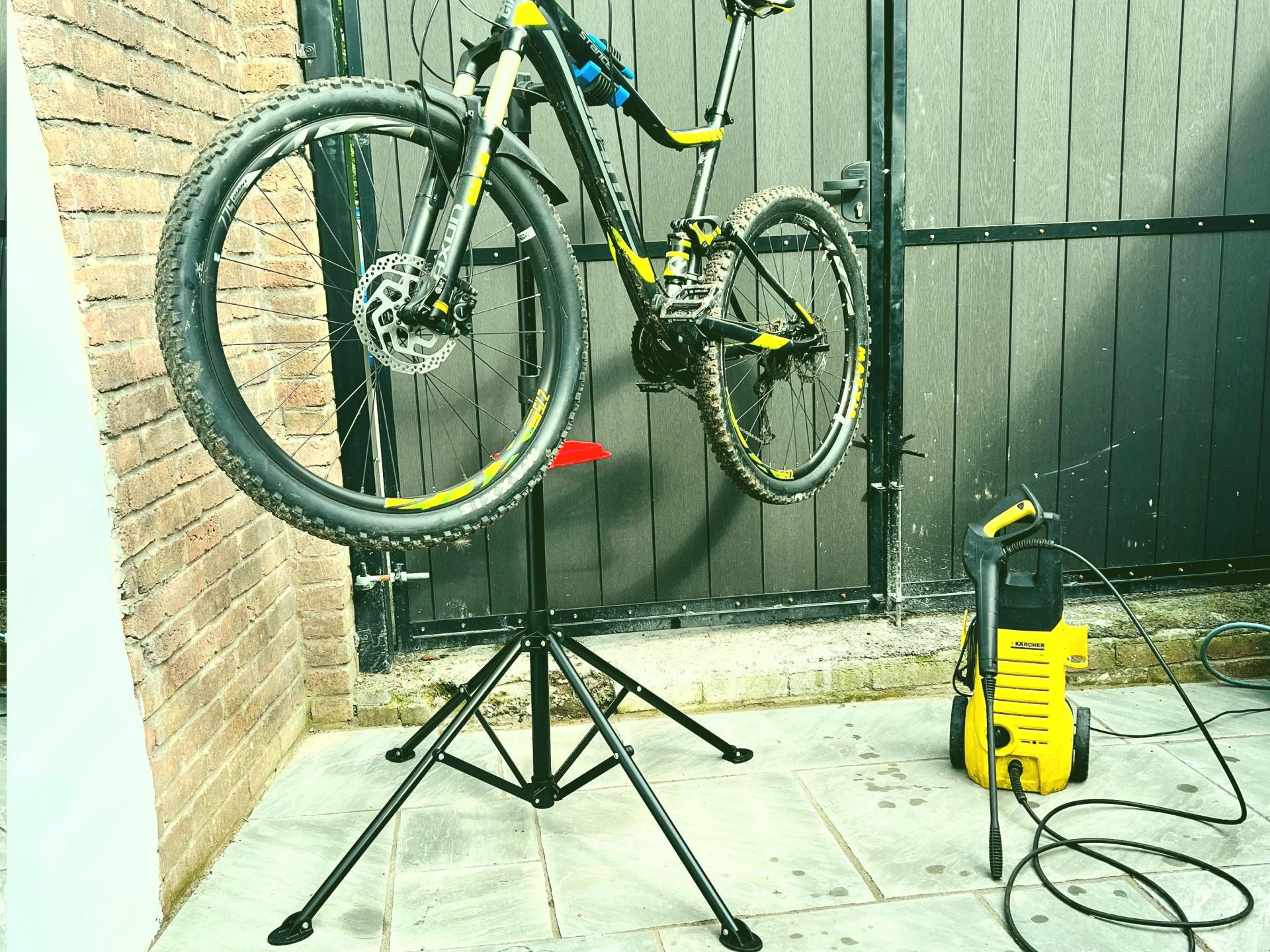 Cleaning equipment