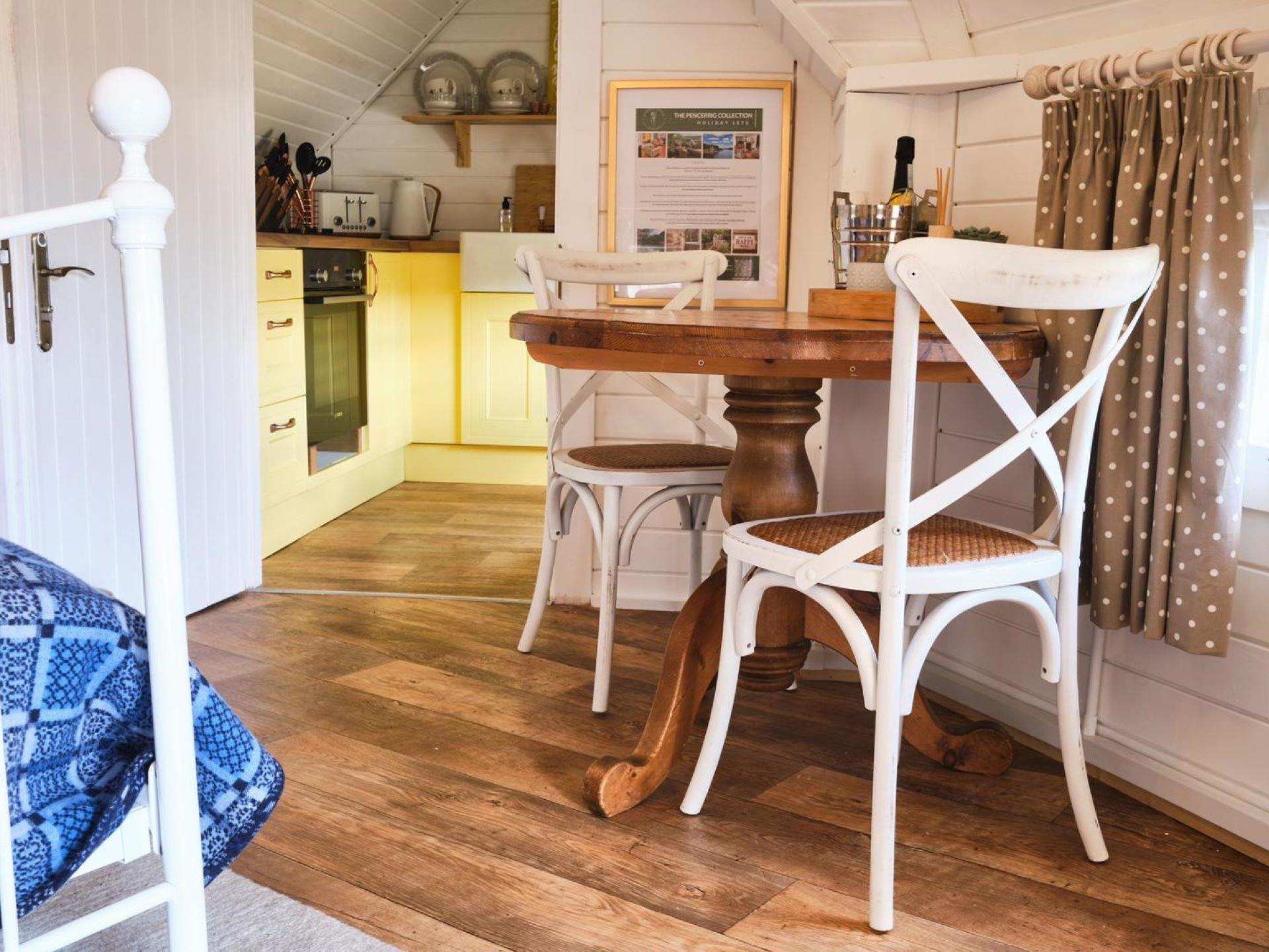 Cute dining area to kitchen