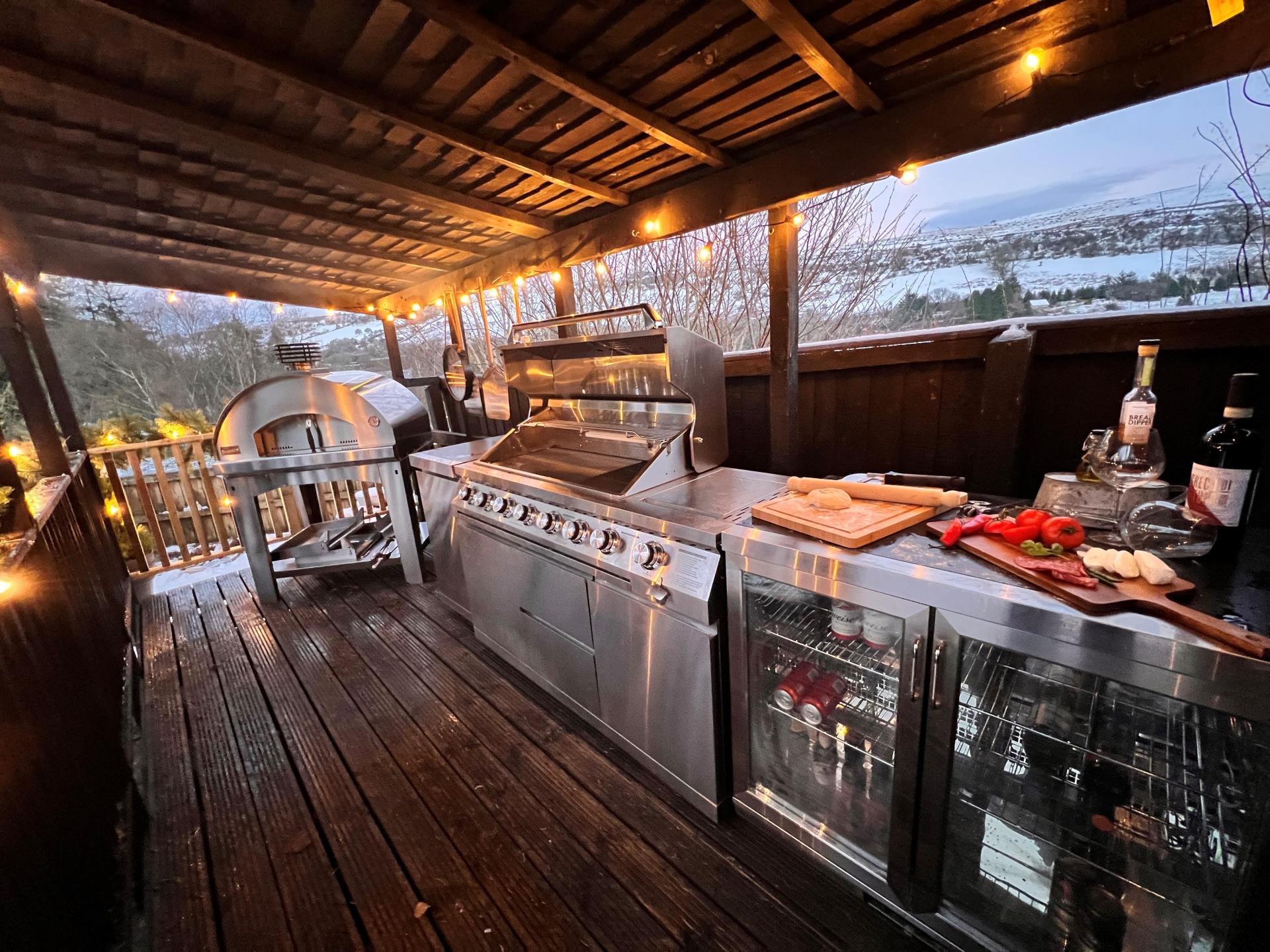 Our huge outdoor kitchen with Pizza Oven!