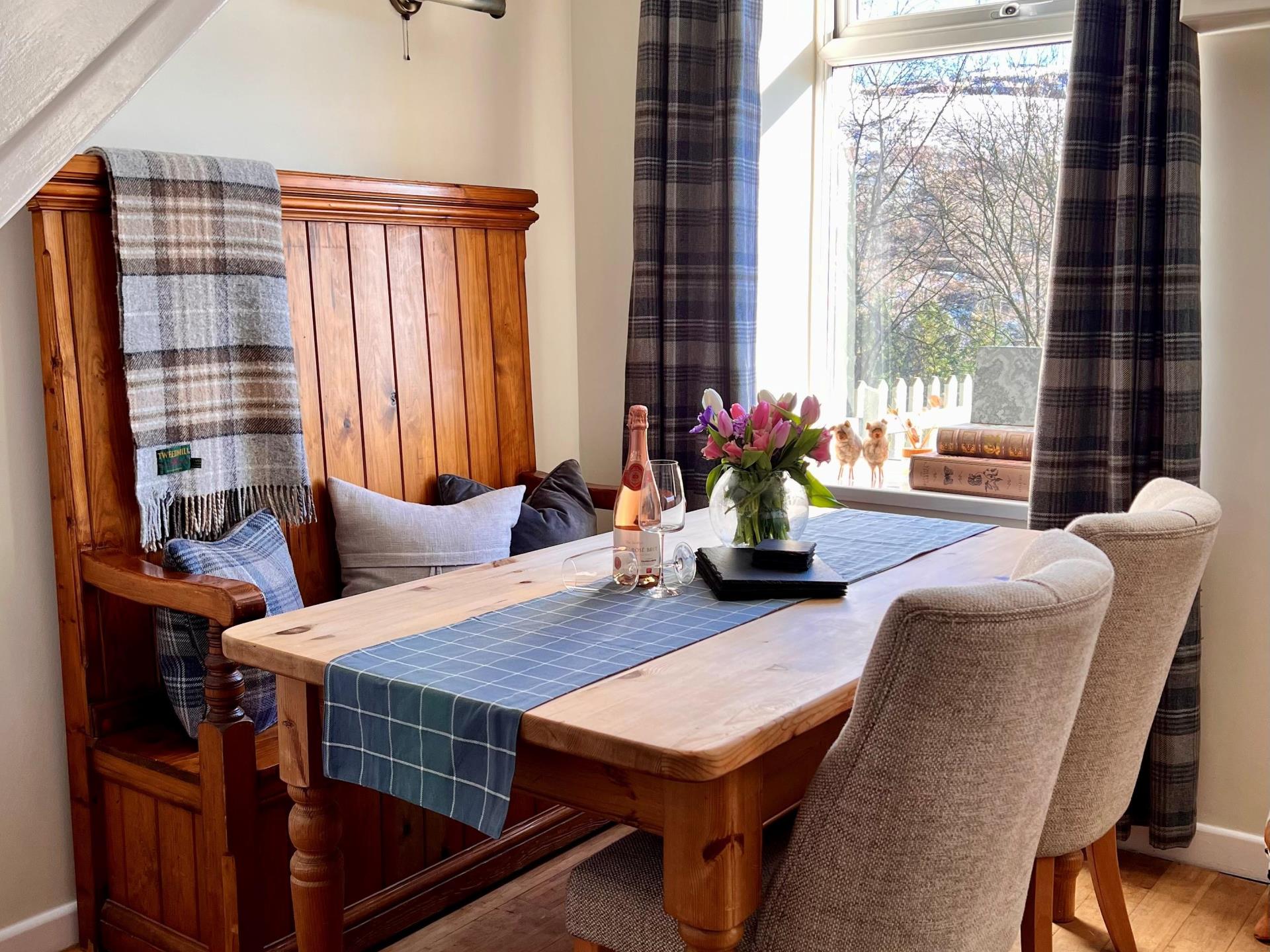 Come dine with us!