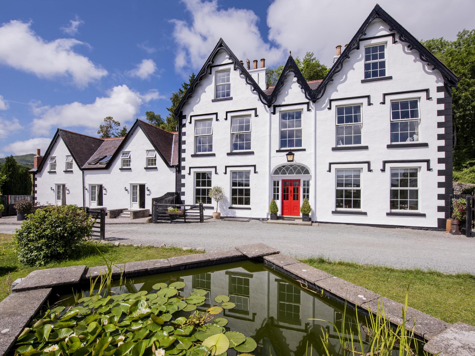 Main House & Cottages