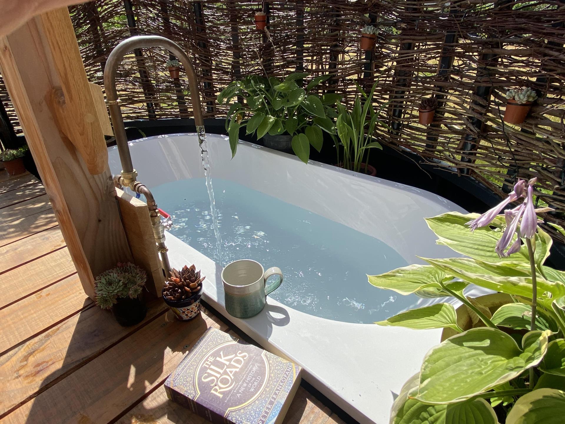 Luxury cabin with unique outdoor bath