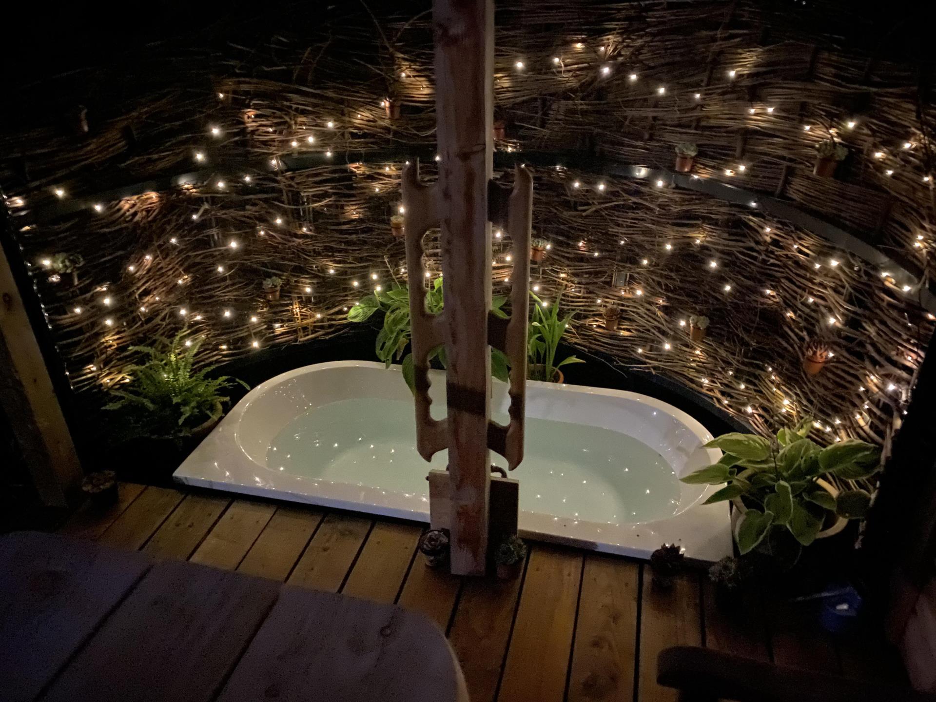 Out door bath at night