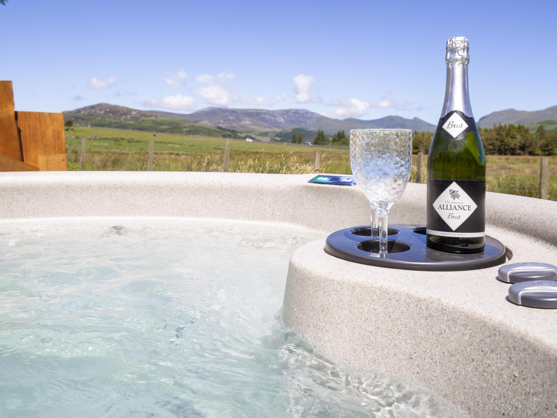 Hot Tub with a view in Snowdonia