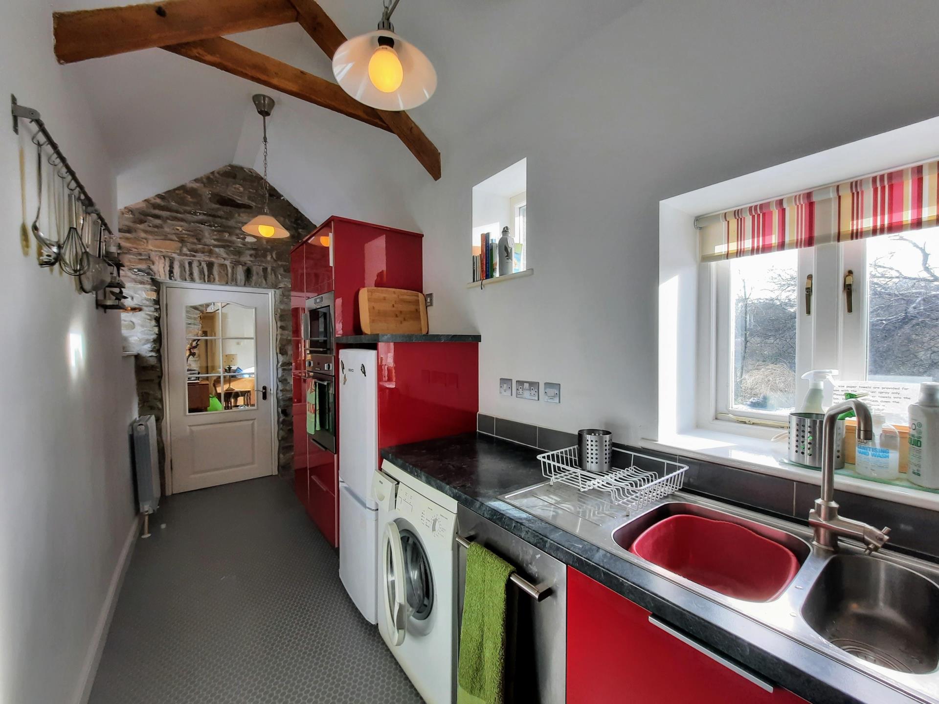 Cwt Mochyn cottage galley kitchen