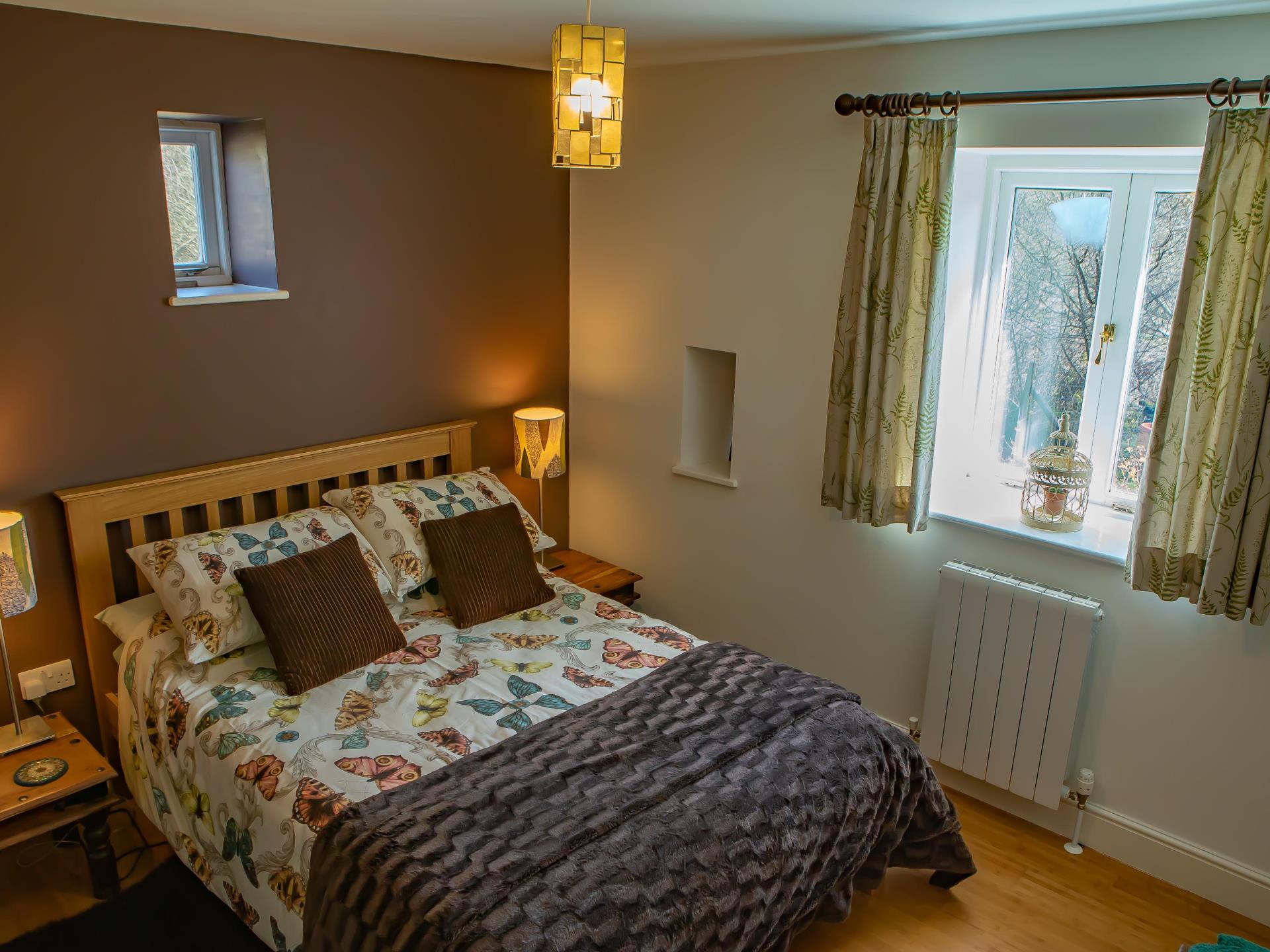 Cwt Mochyn cottage en-suite double bedroom